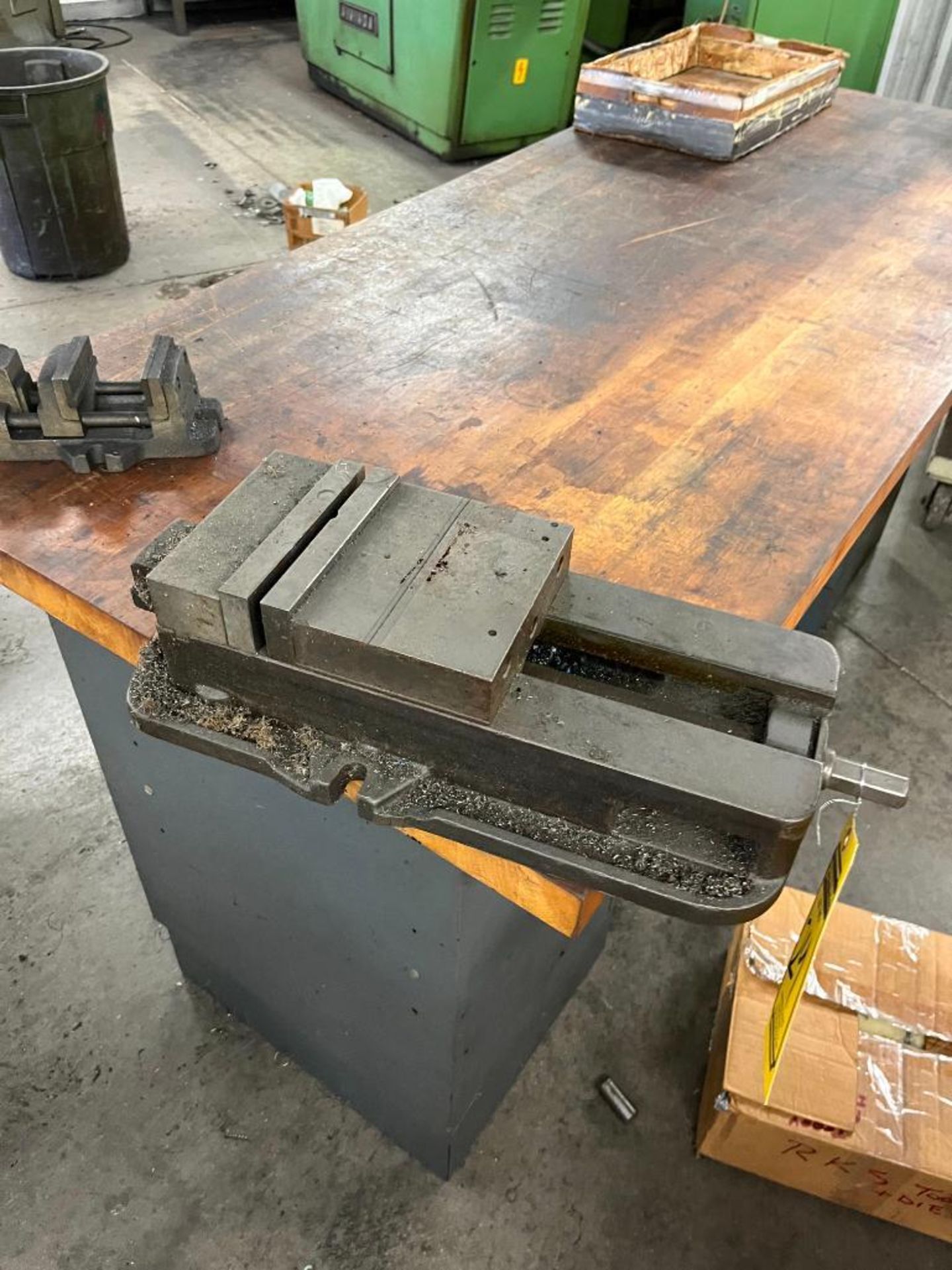 6" machine vise