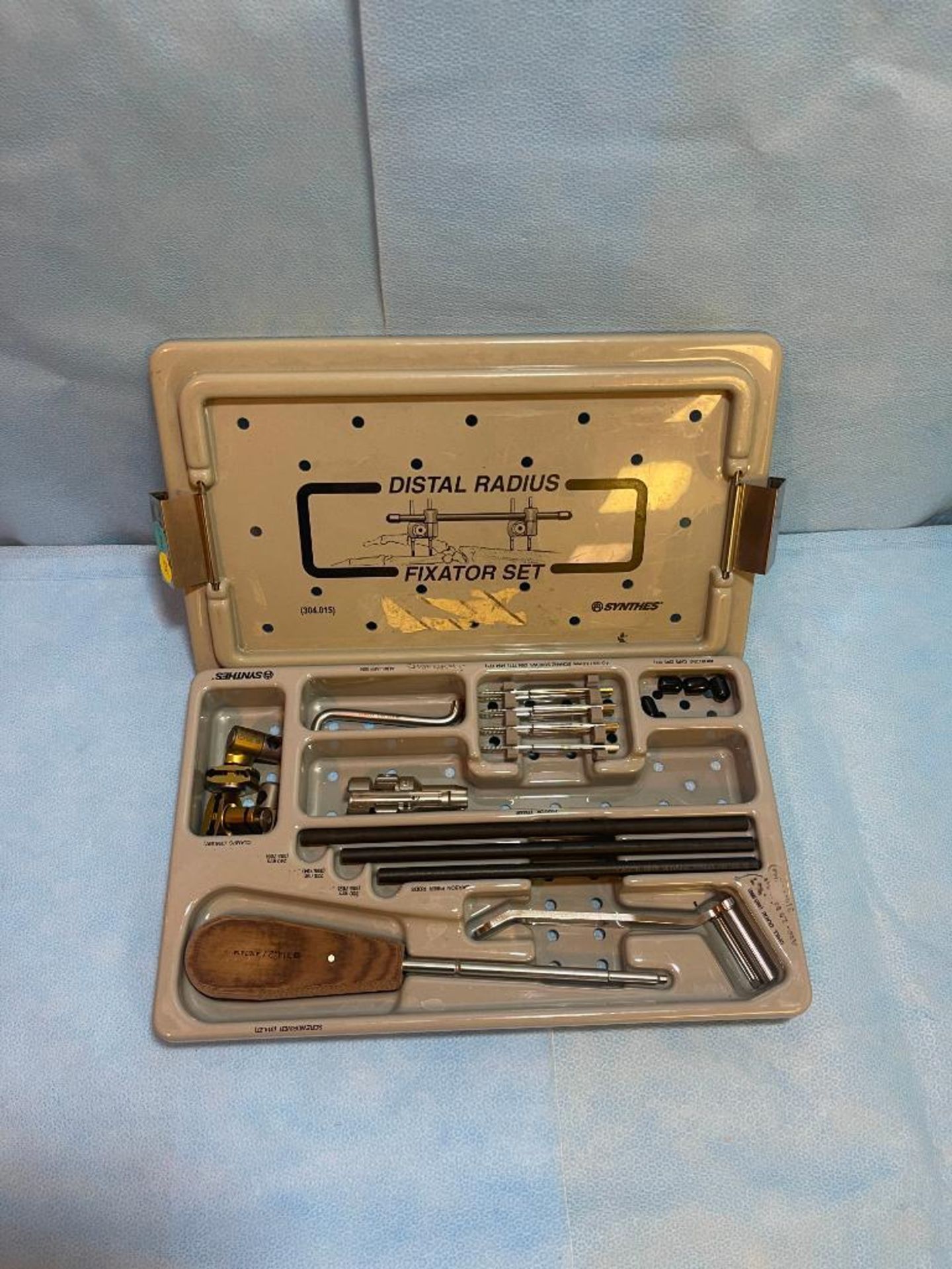 SYNTHES 304.015 DISTAL RADIUS FIXATOR SET