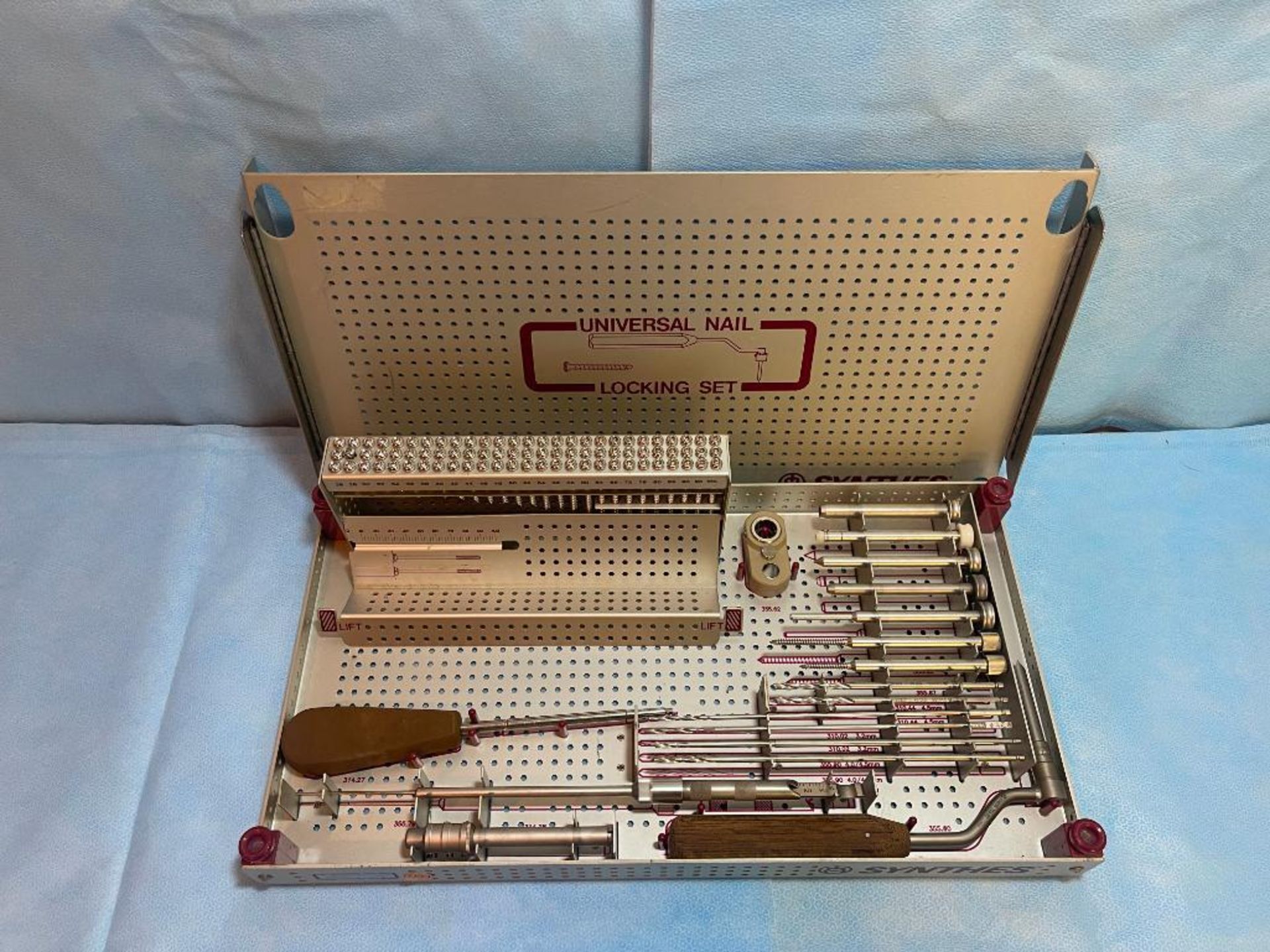 SYNTHES UNIVERSAL NAIL LOCK INSTRUMENT/IMPLANT SET