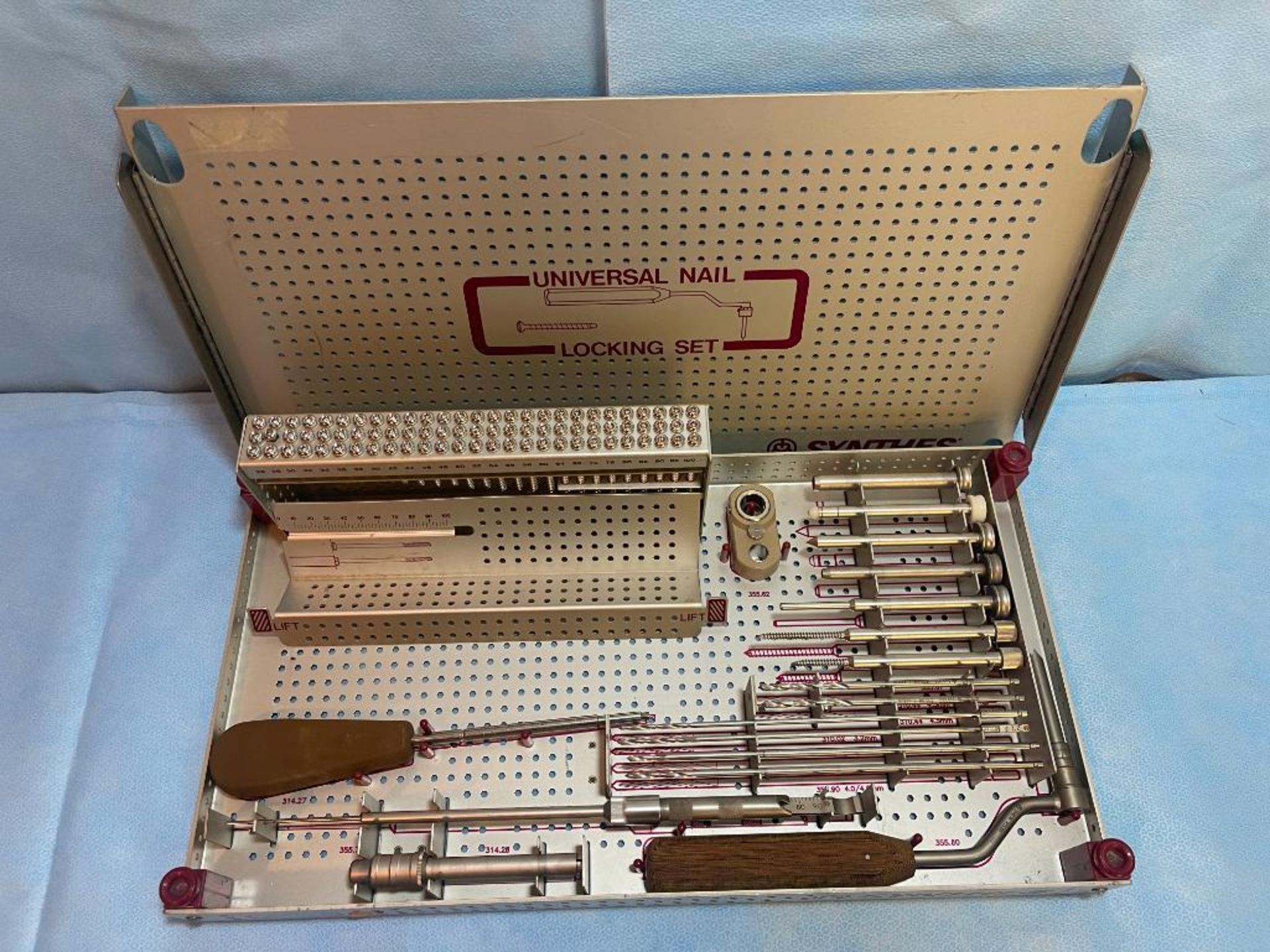 SYNTHES UNIVERSAL NAIL LOCK INSTRUMENT/IMPLANT SET - Image 2 of 2