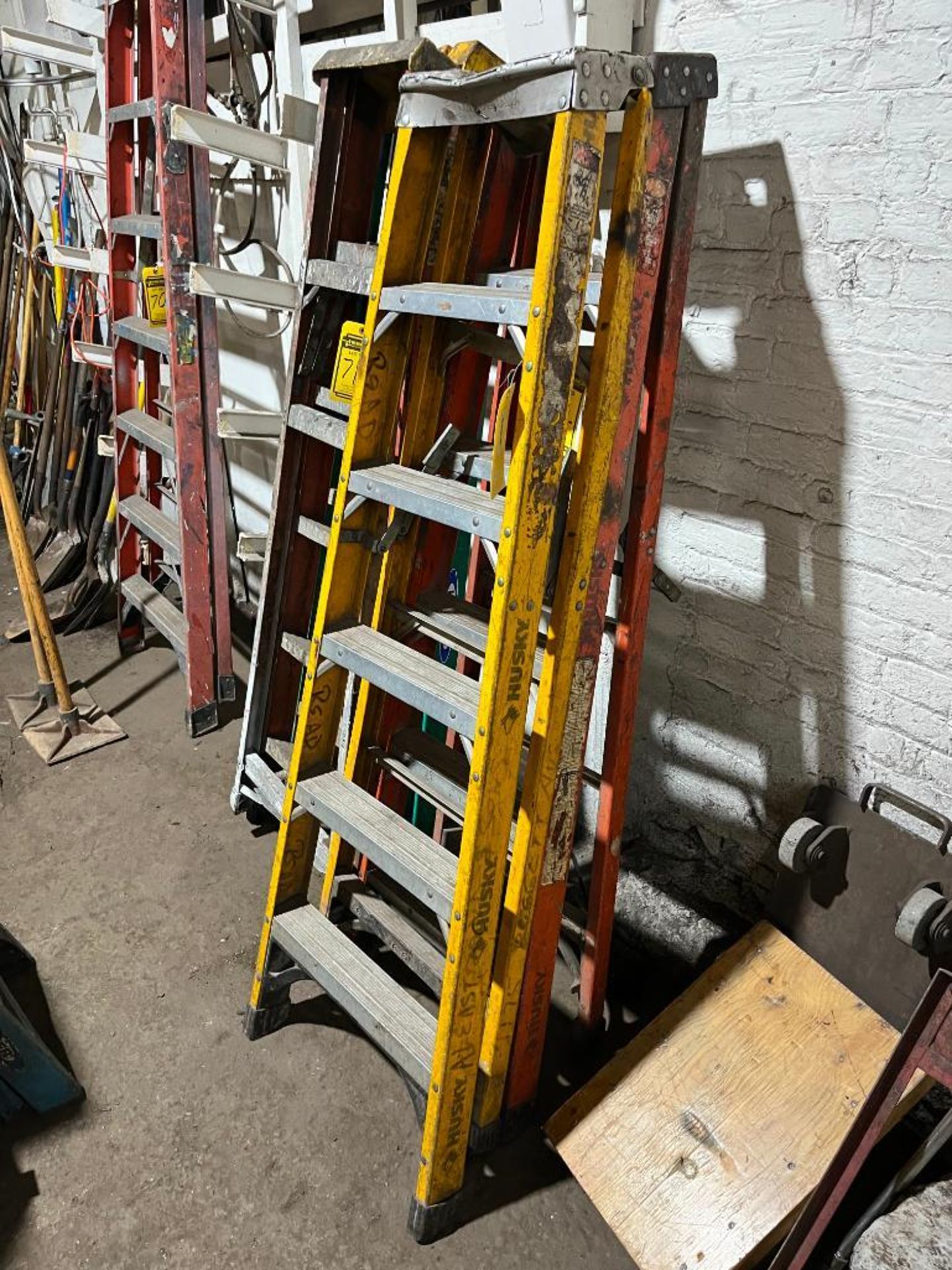 (2) 6' step ladders