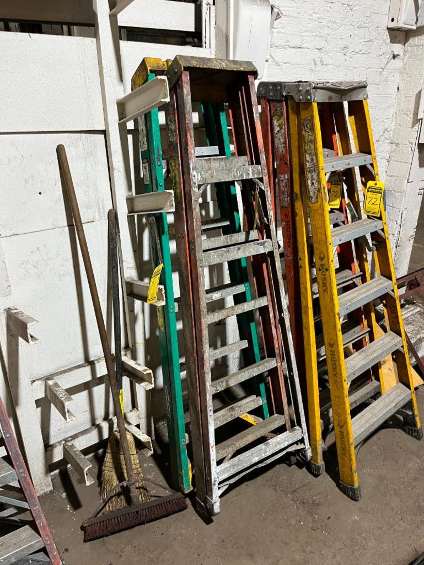 (2) 6' step ladders