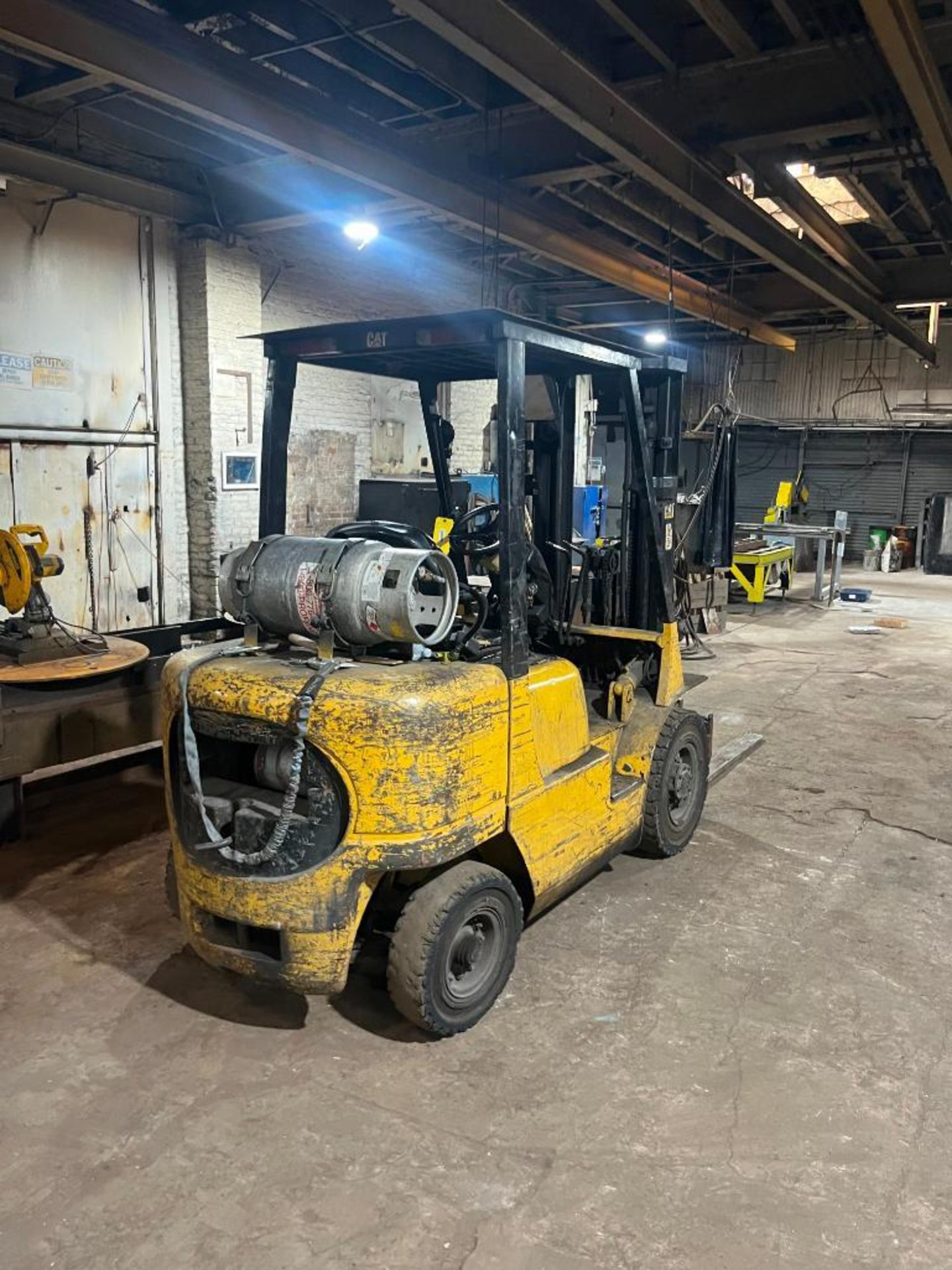 Caterpillar forklift, lp/gasoline powered, 12,436 hrs., model gp25k, s/n at17b12977, solid tire, 3-s - Image 2 of 5