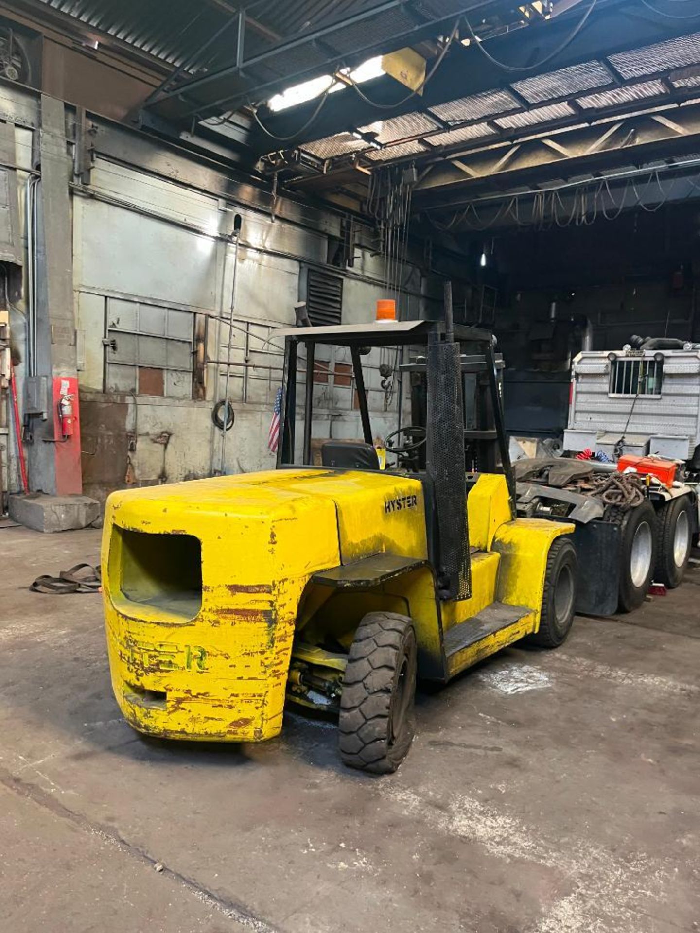 Hyster diesel forklift, dual front tire, pneumatic tires, Clark 3-stage mast, 4,200 hrs., 66" forks - Image 3 of 7