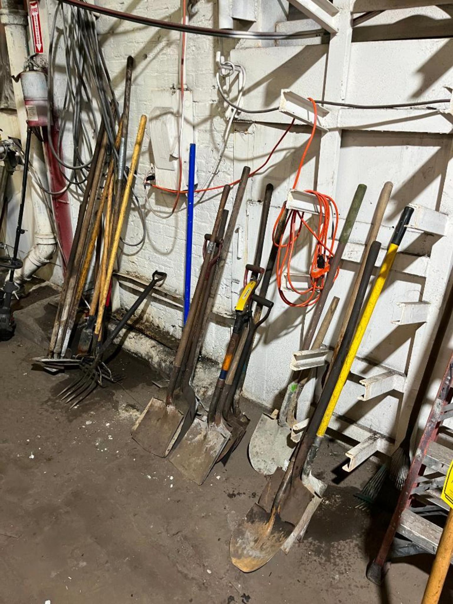 assorted flat & round nose shovels, post hole digger, & hoes