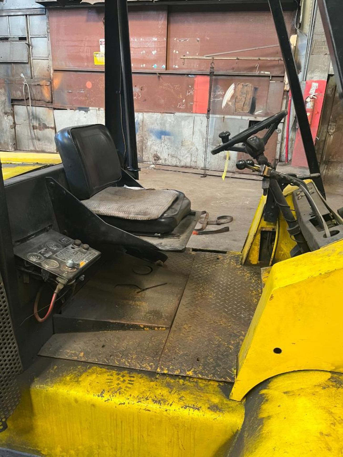 Hyster diesel forklift, dual front tire, pneumatic tires, Clark 3-stage mast, 4,200 hrs., 66" forks - Image 5 of 7