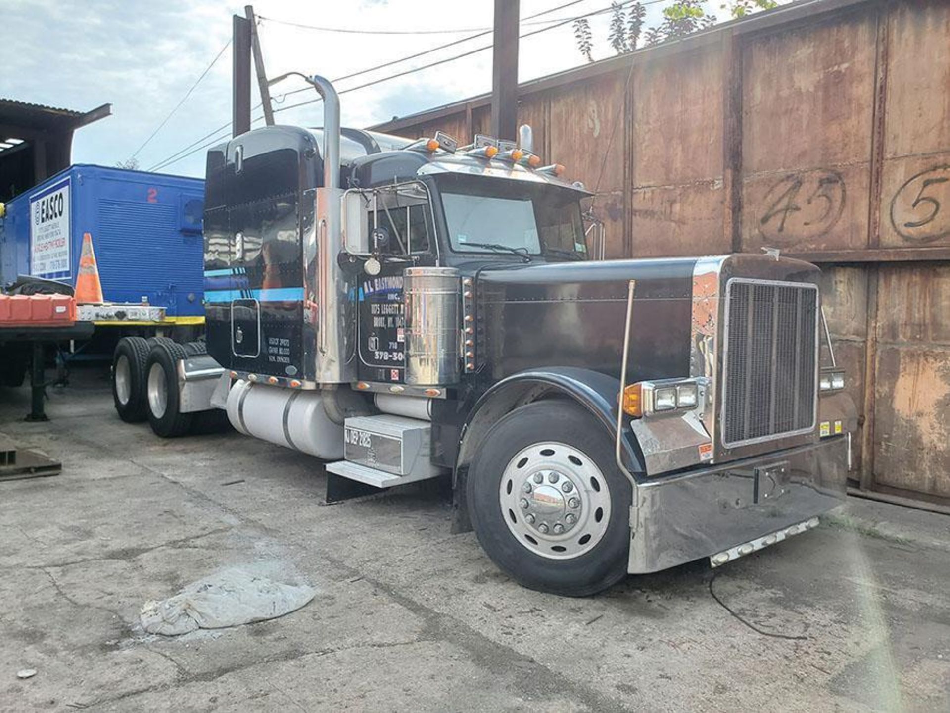 2001 PETERBILT T/A SEMI-TRACTOR, VIN 1XP-5DB9X-1-1N562031, DOUBLE SLEEPER, WET KIT AIR RIDE SUSPENSI - Image 4 of 21