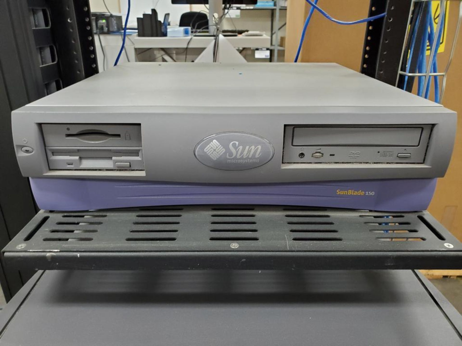 Sun Fire Microsystems V890 Printer Server w/ Sunblade 150 Cd/Disk Drive - Image 5 of 7