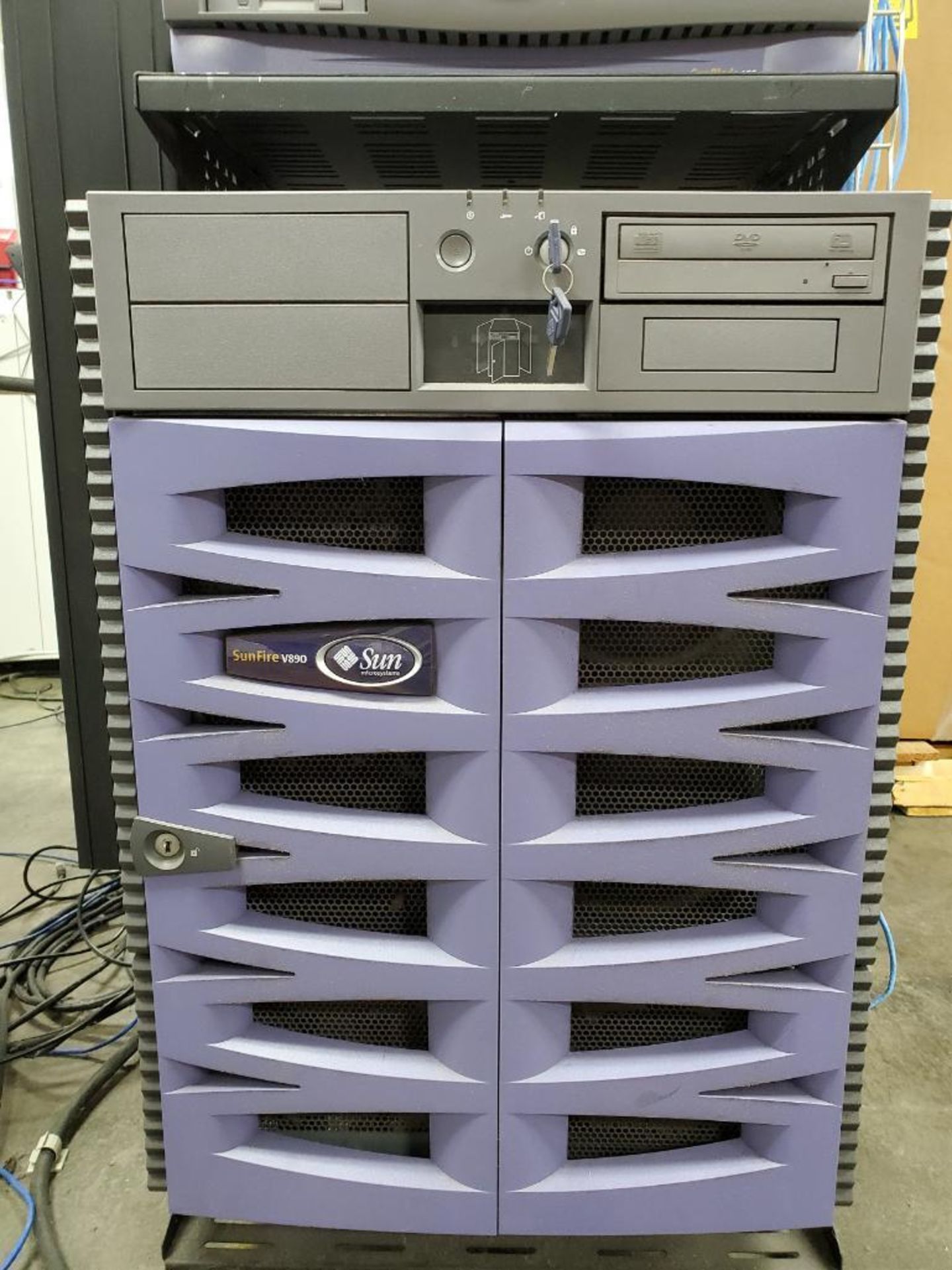 Sun Fire Microsystems V890 Printer Server w/ Sunblade 150 Cd/Disk Drive - Image 4 of 7