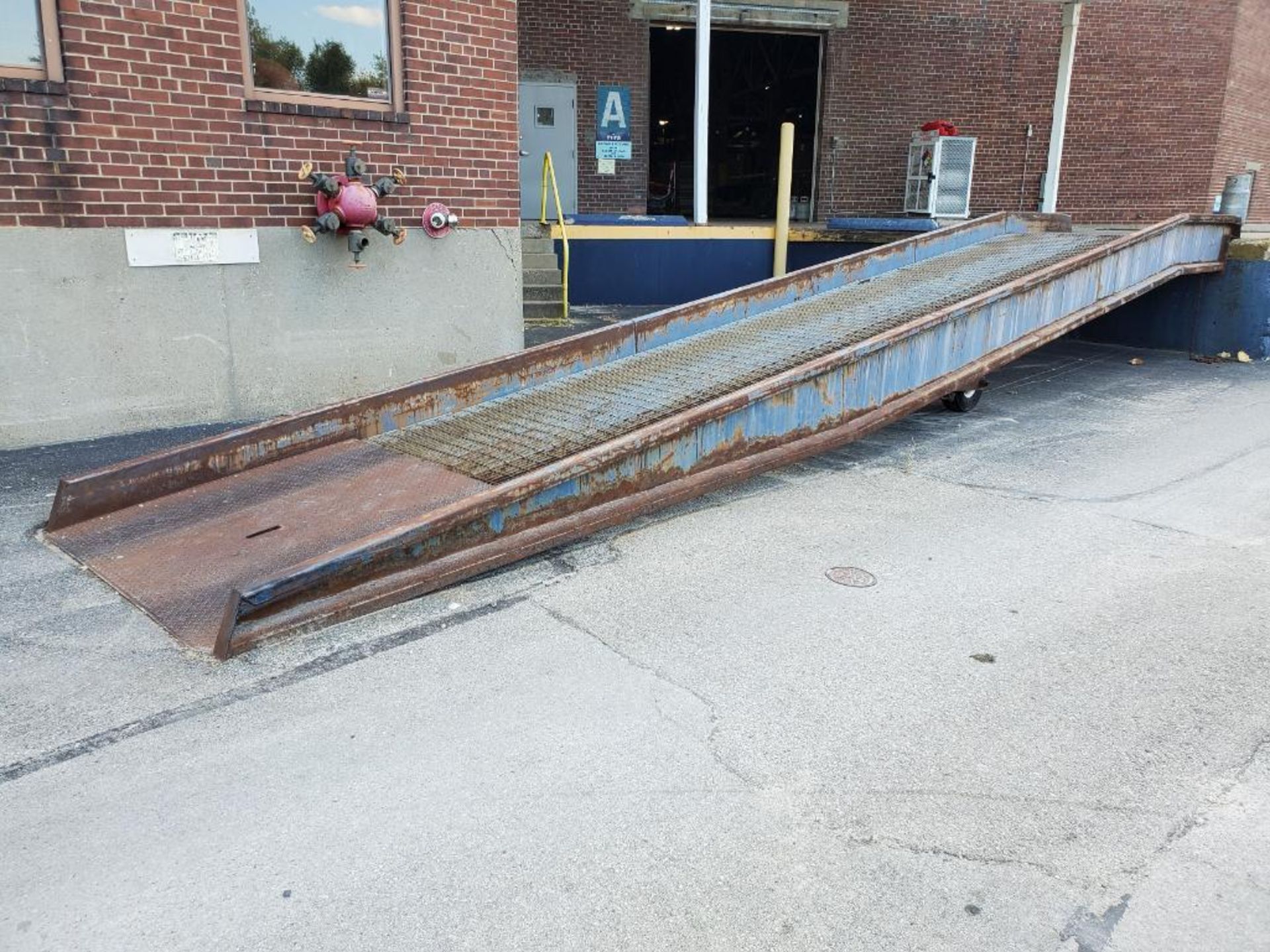 Dock Ramp, 27' X 64", Center Pneumatic Tire Axle, Level Off Top, Adjustable Pitch (Delayed Removal u - Image 10 of 10