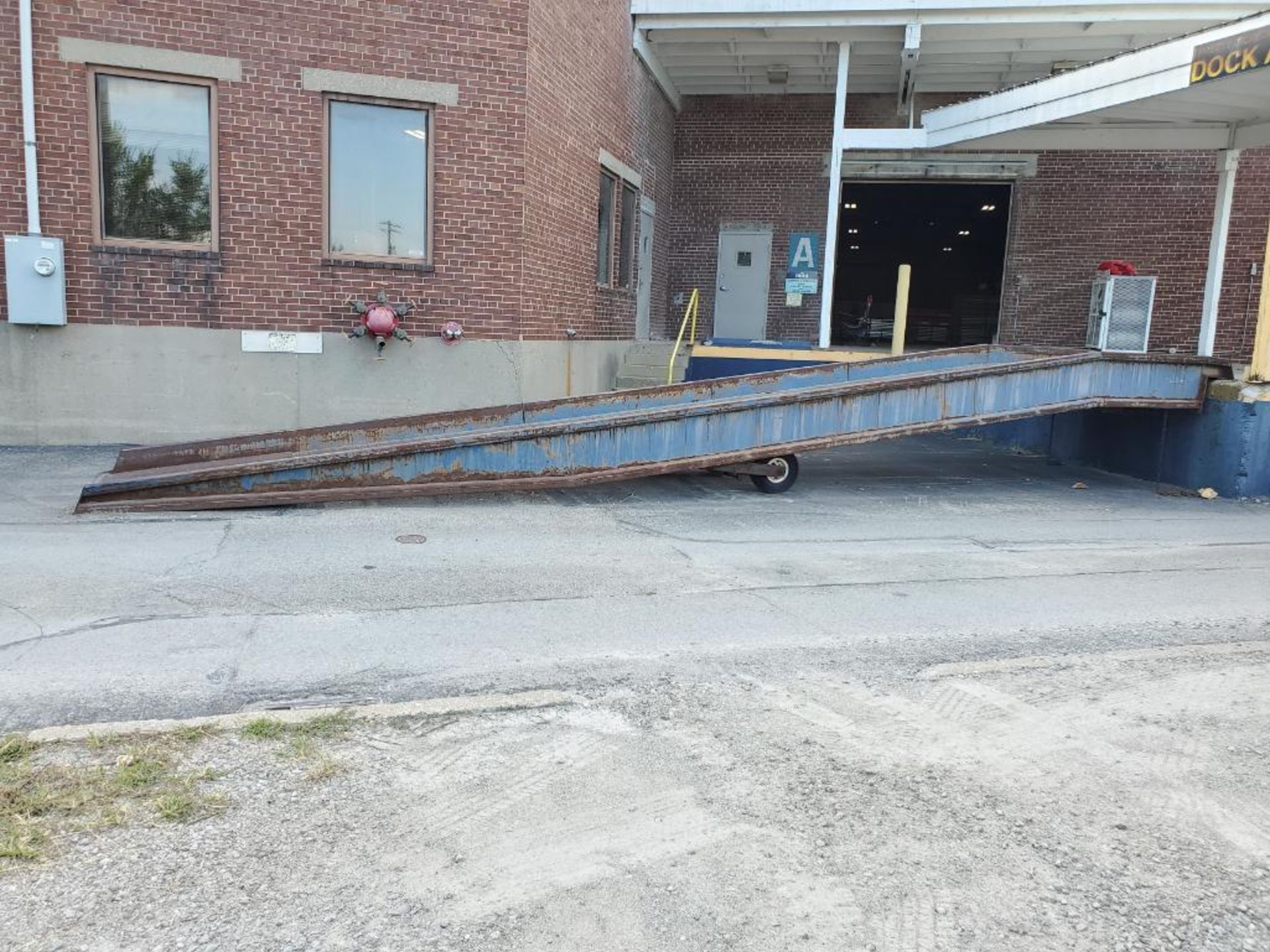 Dock Ramp, 27' X 64", Center Pneumatic Tire Axle, Level Off Top, Adjustable Pitch (Delayed Removal u - Image 9 of 10