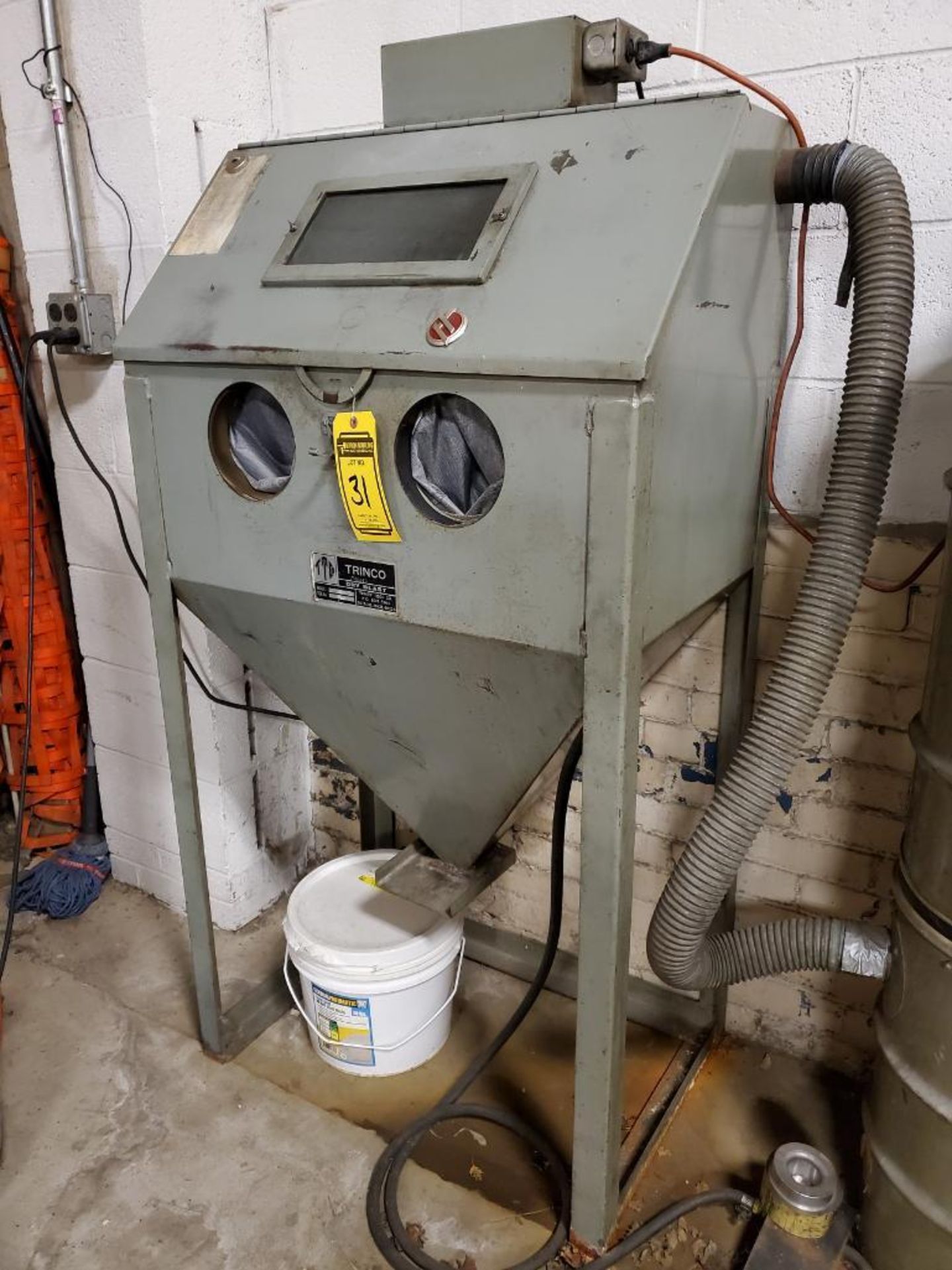 Trinco Dry Blast Cabinet, Model 30/BP, s/n 1471-6, w/ Trinco Debris Collector - Image 3 of 8