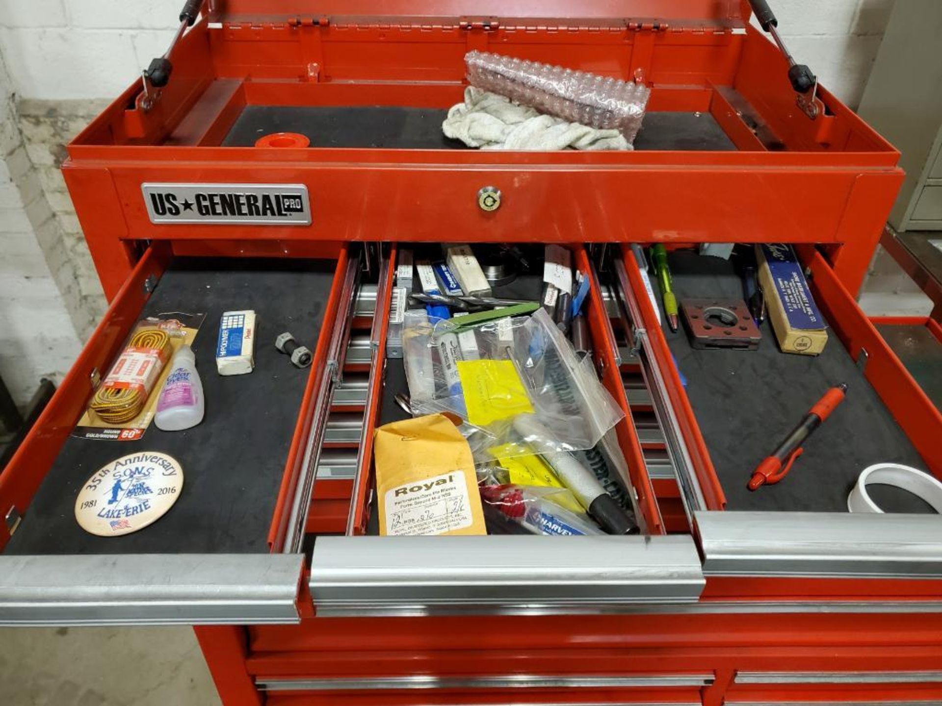 US General Pro Rolling Tool Cabinet w/ 26" 8-Drawer Top Chest Includes; Hammers, Mallets, & Misc. Co - Image 4 of 13