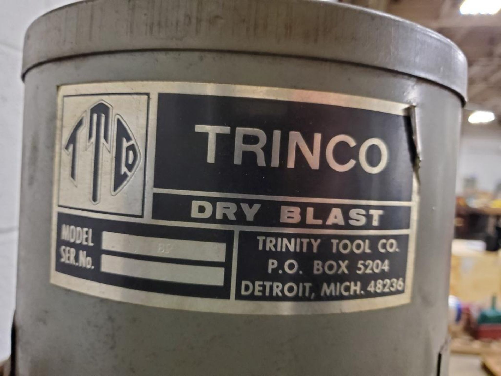 Trinco Dry Blast Cabinet, Model 30/BP, s/n 1471-6, w/ Trinco Debris Collector - Image 8 of 8