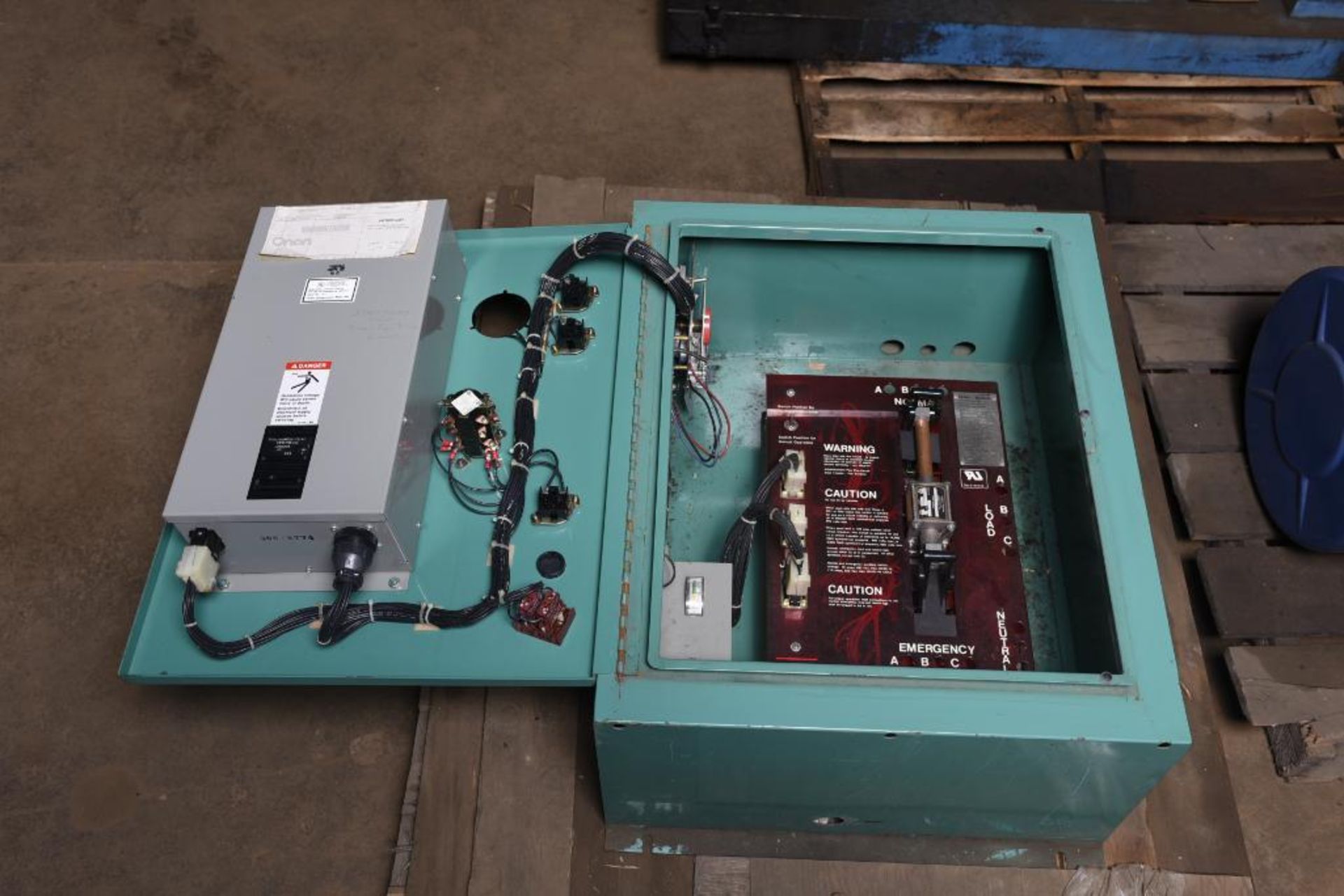 Onan Transfer Switch, Model: 0TBCA40-4U/17014F, 120/208 V, 4 wire, 260 Amps - Image 2 of 4