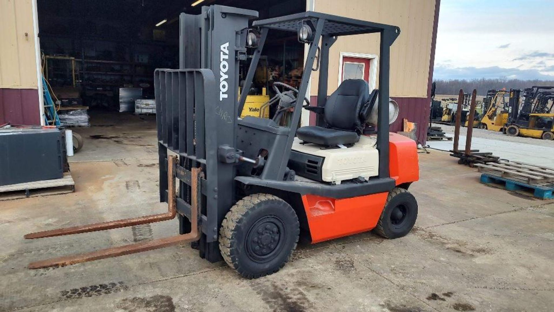 Toyota 5,000 LB. Capacity Forklift, Model: 42-4FG25, S/N: 404FG25-23166, LPG, Pneumatic Tires, Lever