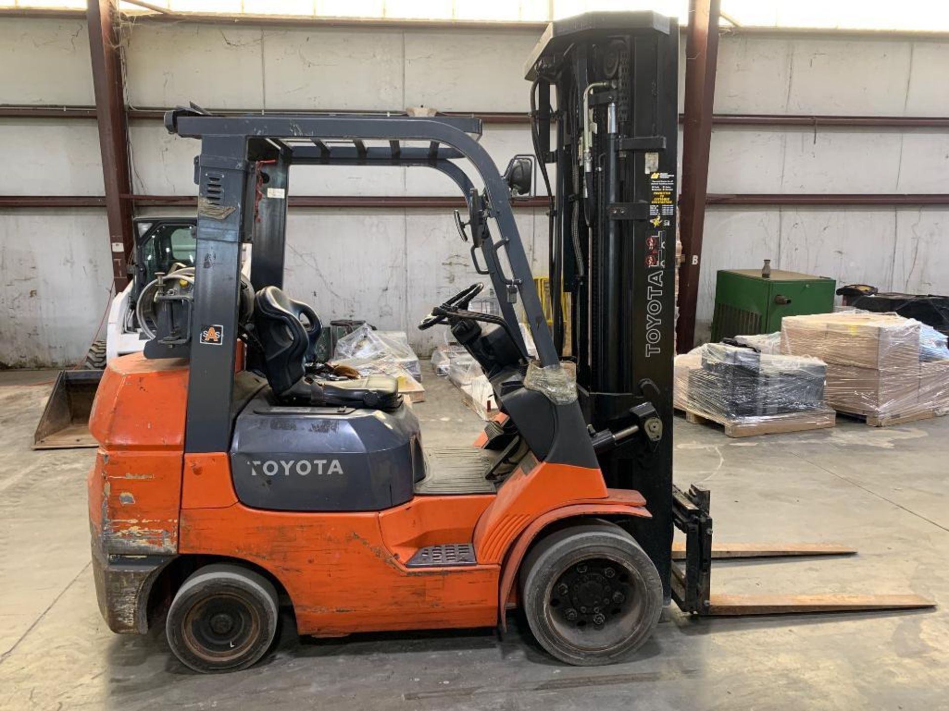 2005 Toyota 6,000 LB. Capacity Forklift, Model: 7FGCU30, S/N: 60860, LPG, Solid Tires, Lever Shift T - Image 3 of 5