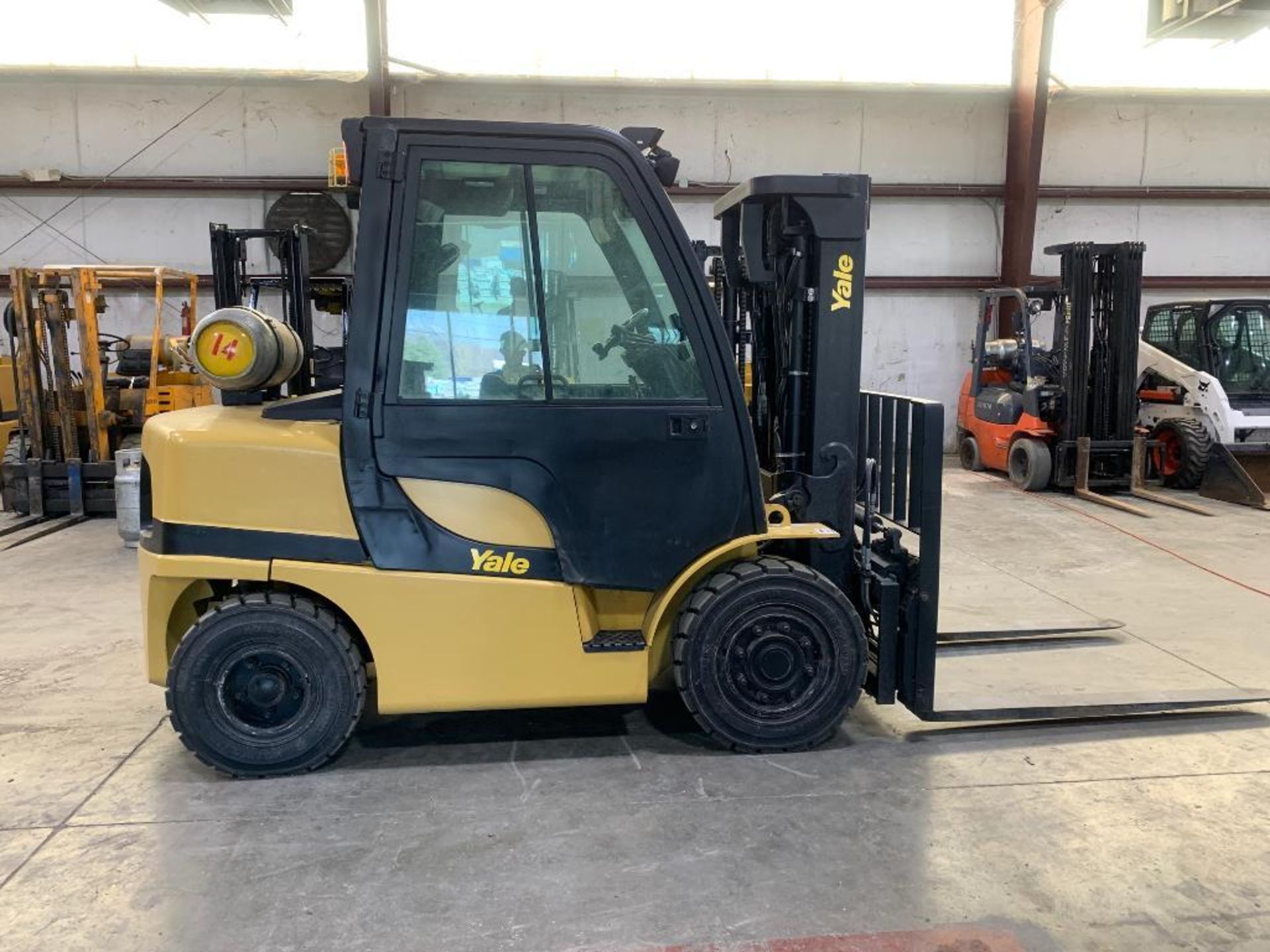 2008 Yale 8,000 LB. Capacity Forklift, Model: GP080VX, S/N: G813V01701F, 3-Stage Mast, 81"Lowered He - Image 3 of 7