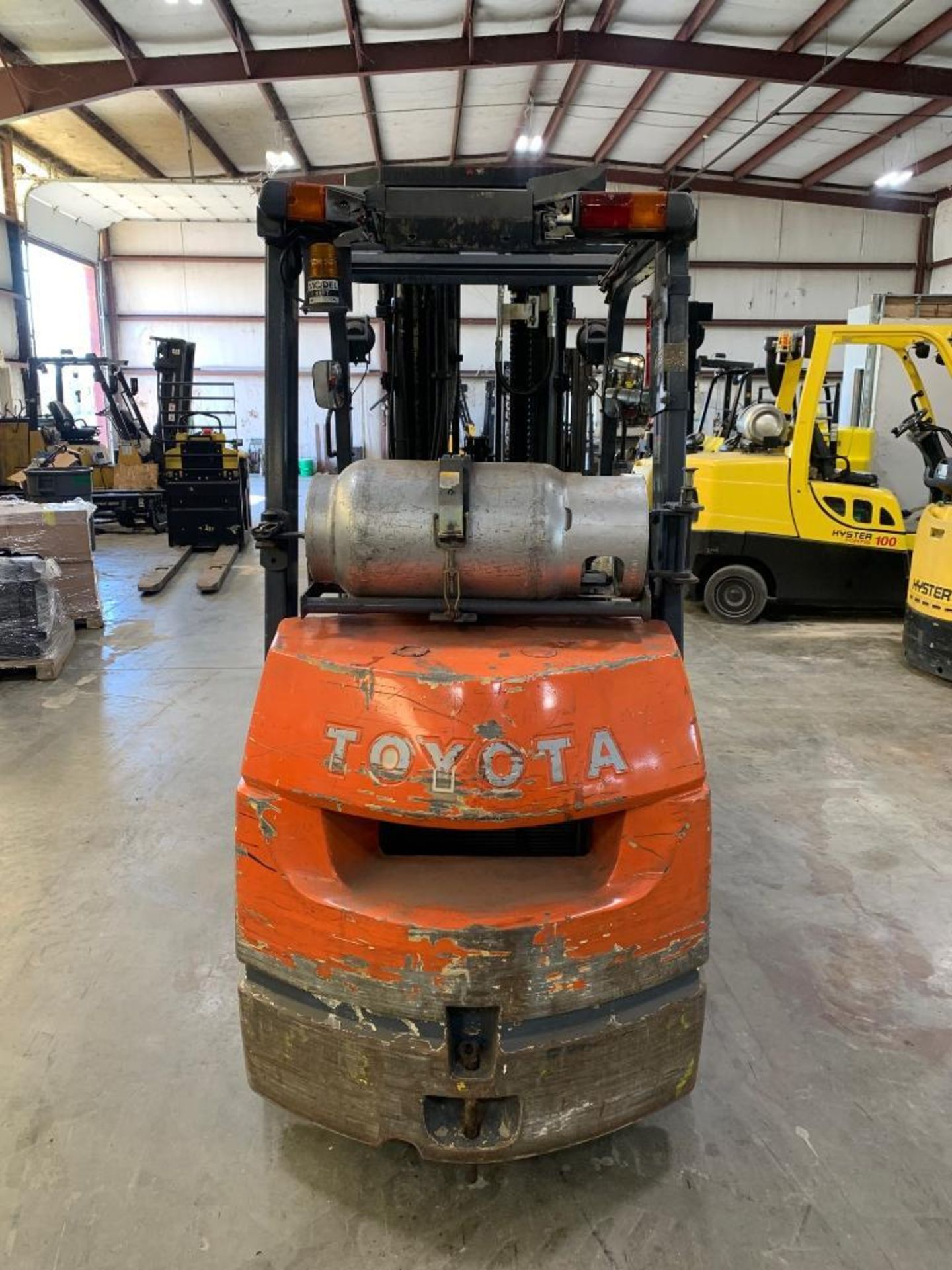 2005 Toyota 6,000 LB. Capacity Forklift, Model: 7FGCU30, S/N: 60860, LPG, Solid Tires, Lever Shift T - Image 4 of 5