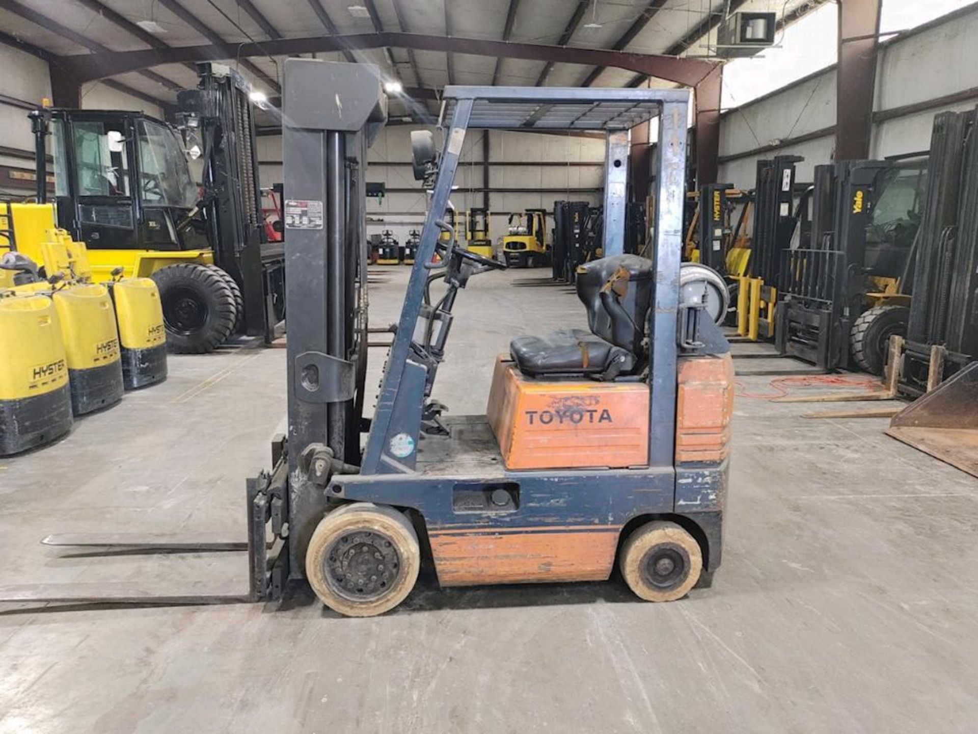 Toyota 3,000 LB. Capacity Forklift, Model: 5FGC15, S/N: 10072, 3-Stage Mast, 84" Lowered Height/188" - Image 4 of 4