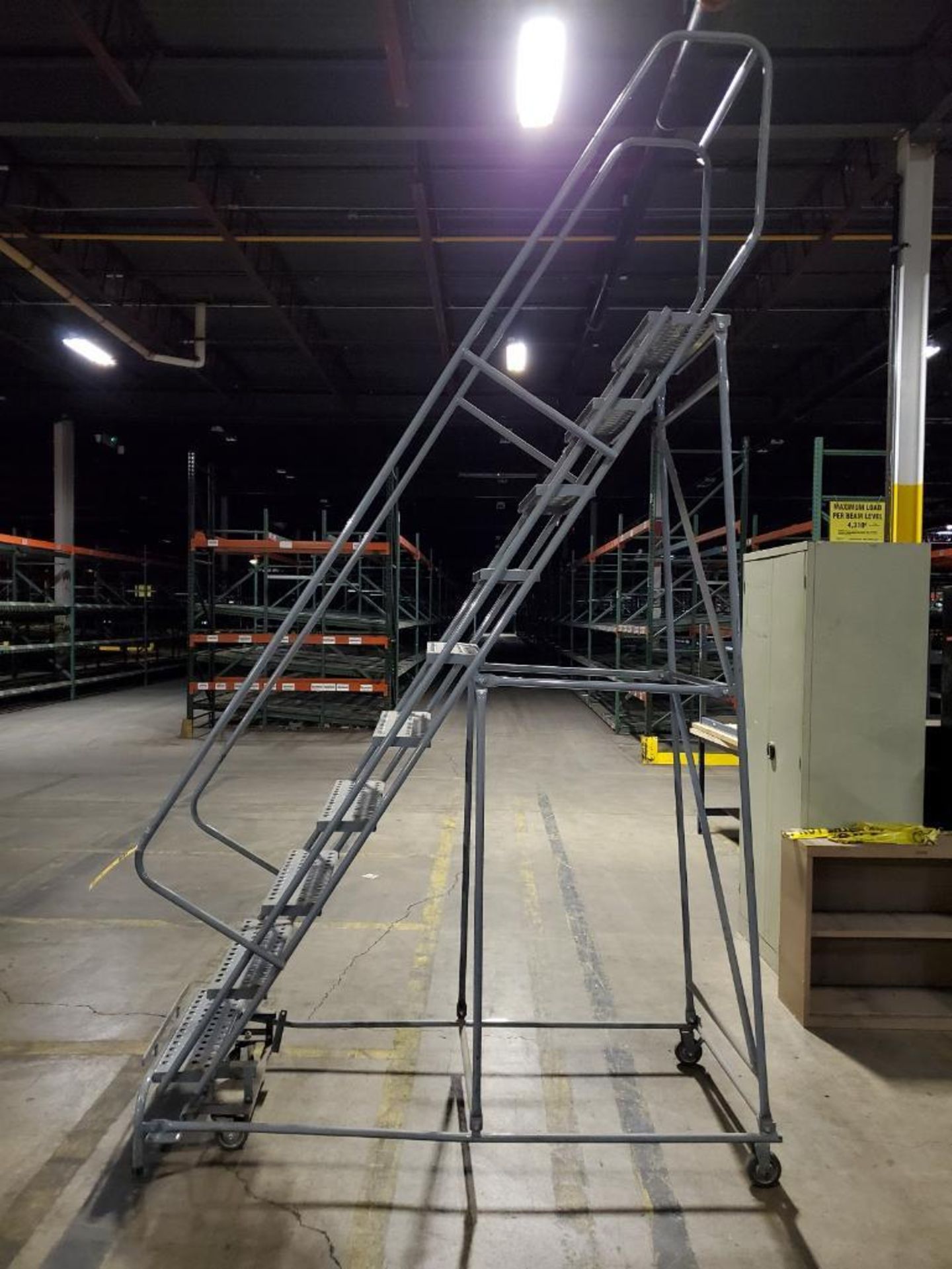 Cotterman 100" Rolling Step Ladder, 10-Step, 450 Lb. Capacity, Floor Lock - Image 3 of 4