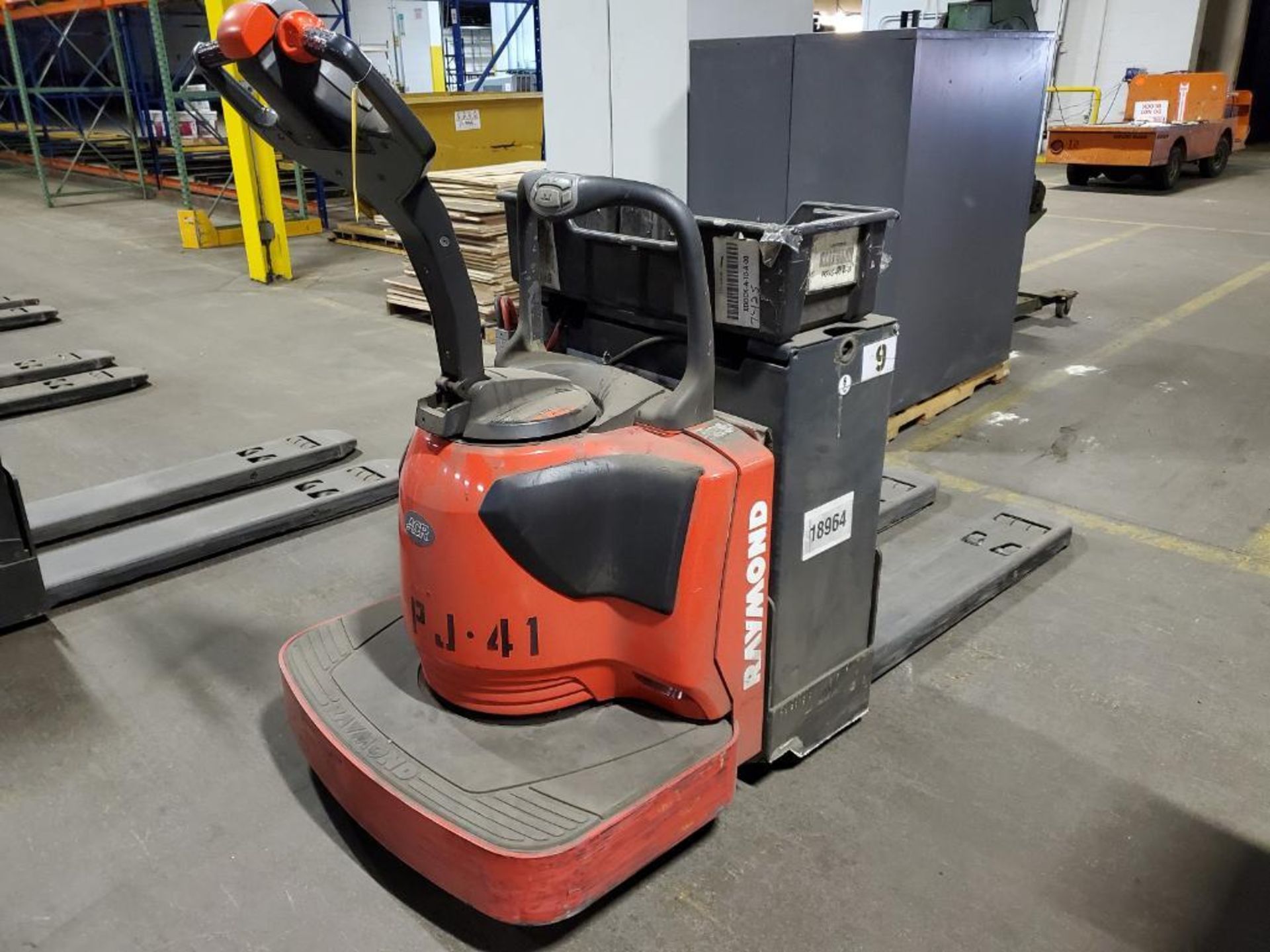 2017 Raymond 6,000 Lb. Electric Pallet Jack, Model 8410, s/n 841-17-36283, 24V, 49" Forks, 4,223 Hou - Image 5 of 7