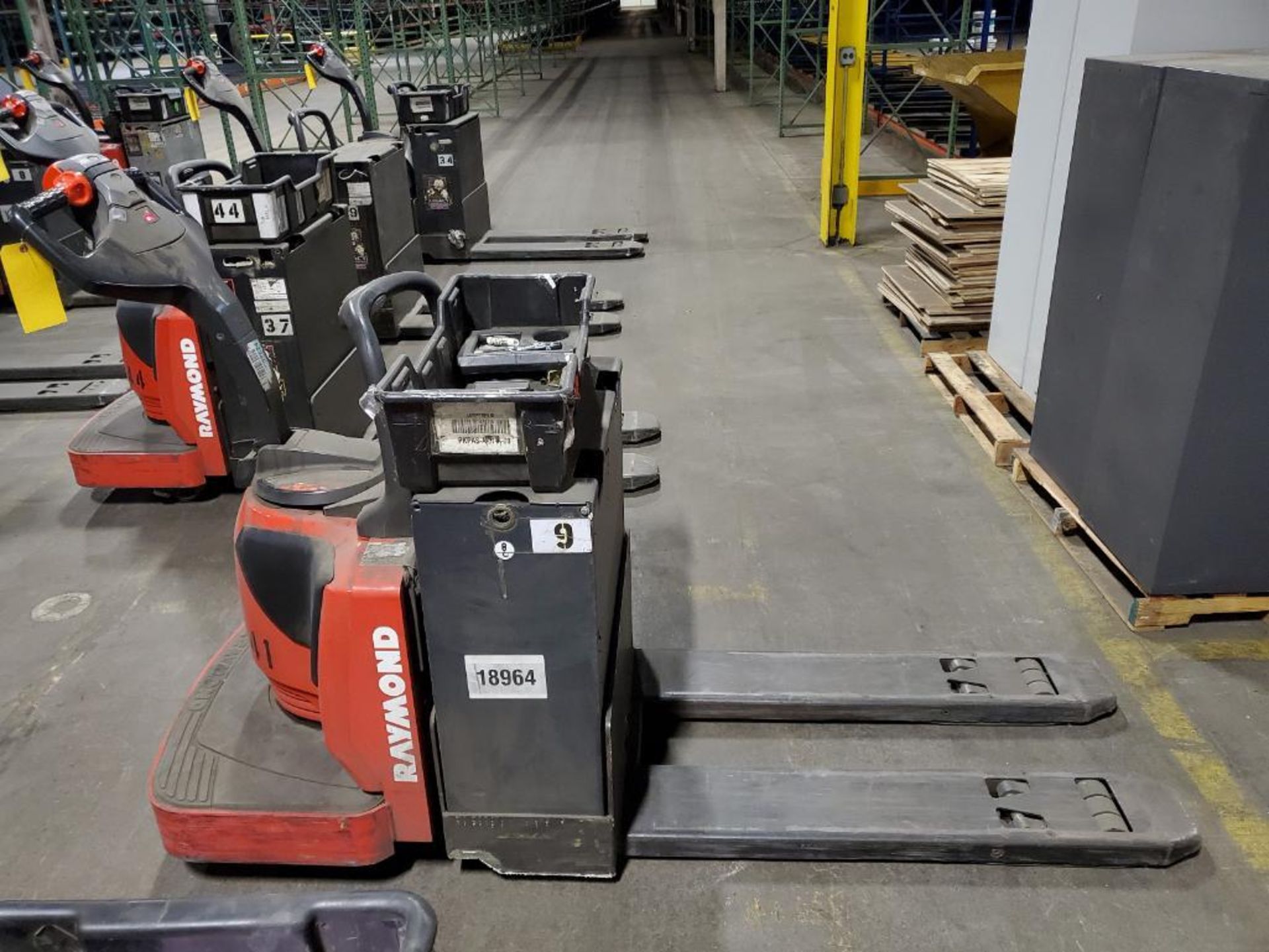 2017 Raymond 6,000 Lb. Electric Pallet Jack, Model 8410, s/n 841-17-36283, 24V, 49" Forks, 4,223 Hou - Image 4 of 7