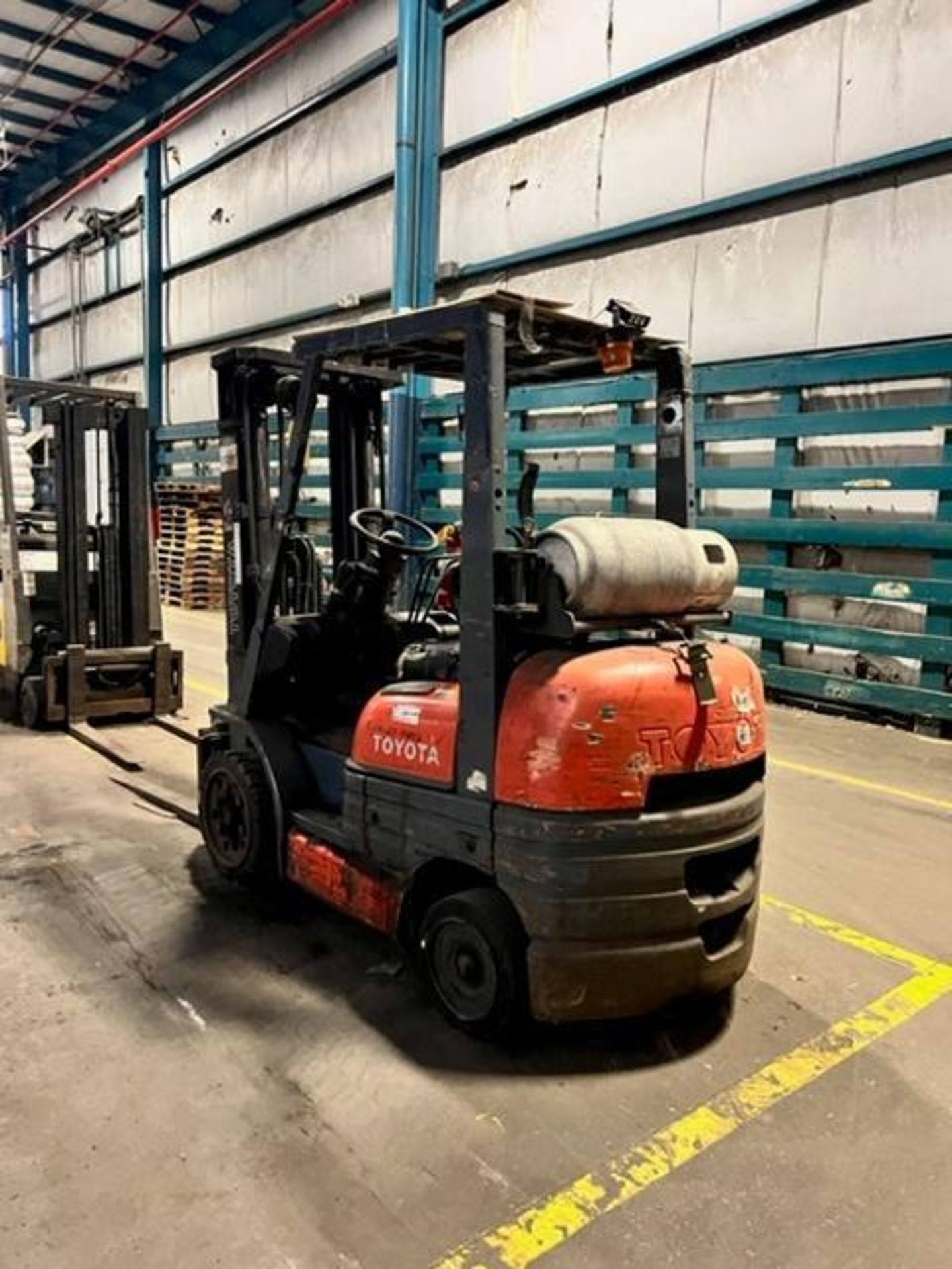 Toyota Forklift, Model 42-6 FGCU25, S/N 61665, LPG, 5,000 LB. Cap., Solid Tires, 3-Stage Mast, Sides - Image 2 of 5