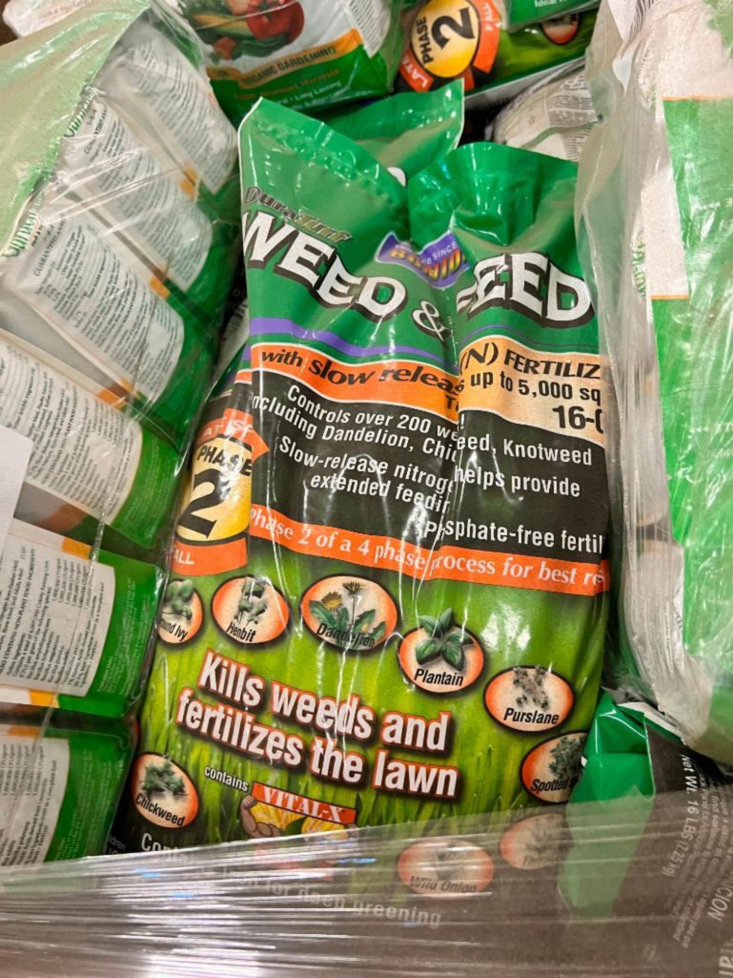 (22) Skids Including Assorted Weed Killer, Fertilizer, Seed Starting Potting Mix, Indoor Potting Mix - Image 2 of 4