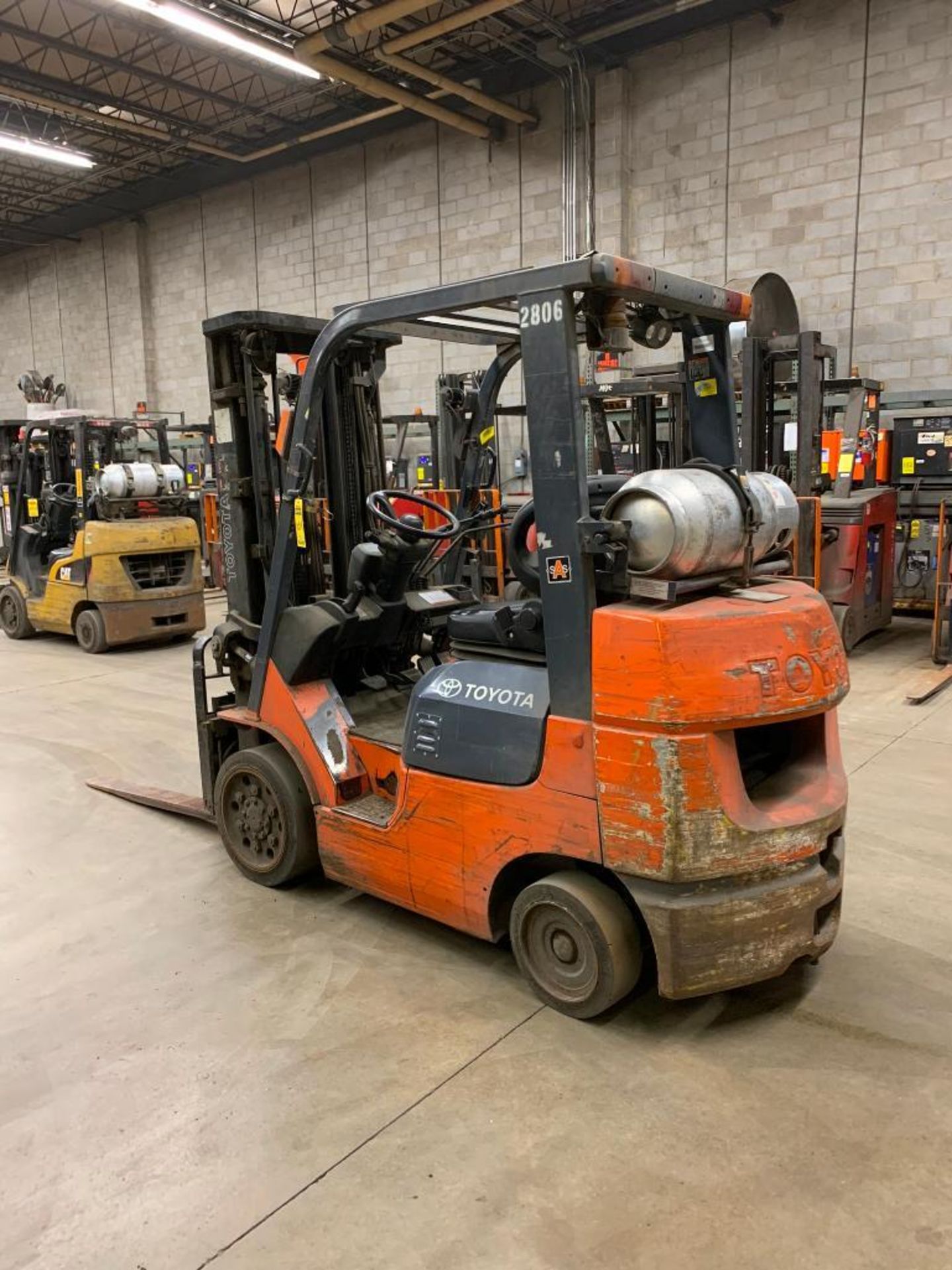 Toyota Forklift, LPG, 5,000 lb. Cap., Model 7FGCU25, S/N 04516, Solid Tires, 3-Stage Mast, Sideshift - Image 6 of 8