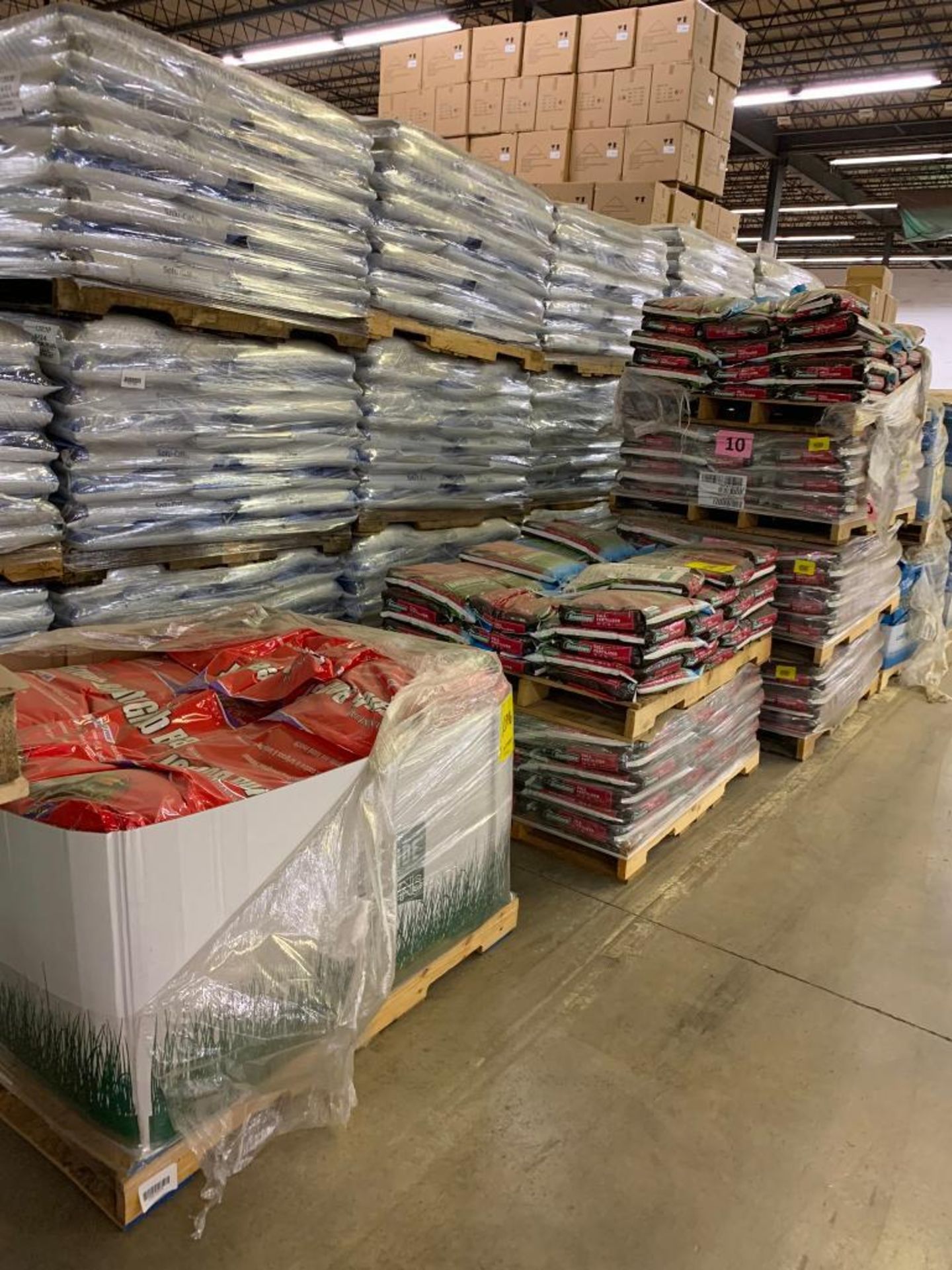 (33) Pallets of Assorted Fertilizer, Lime, Solu-Cal - Image 4 of 6