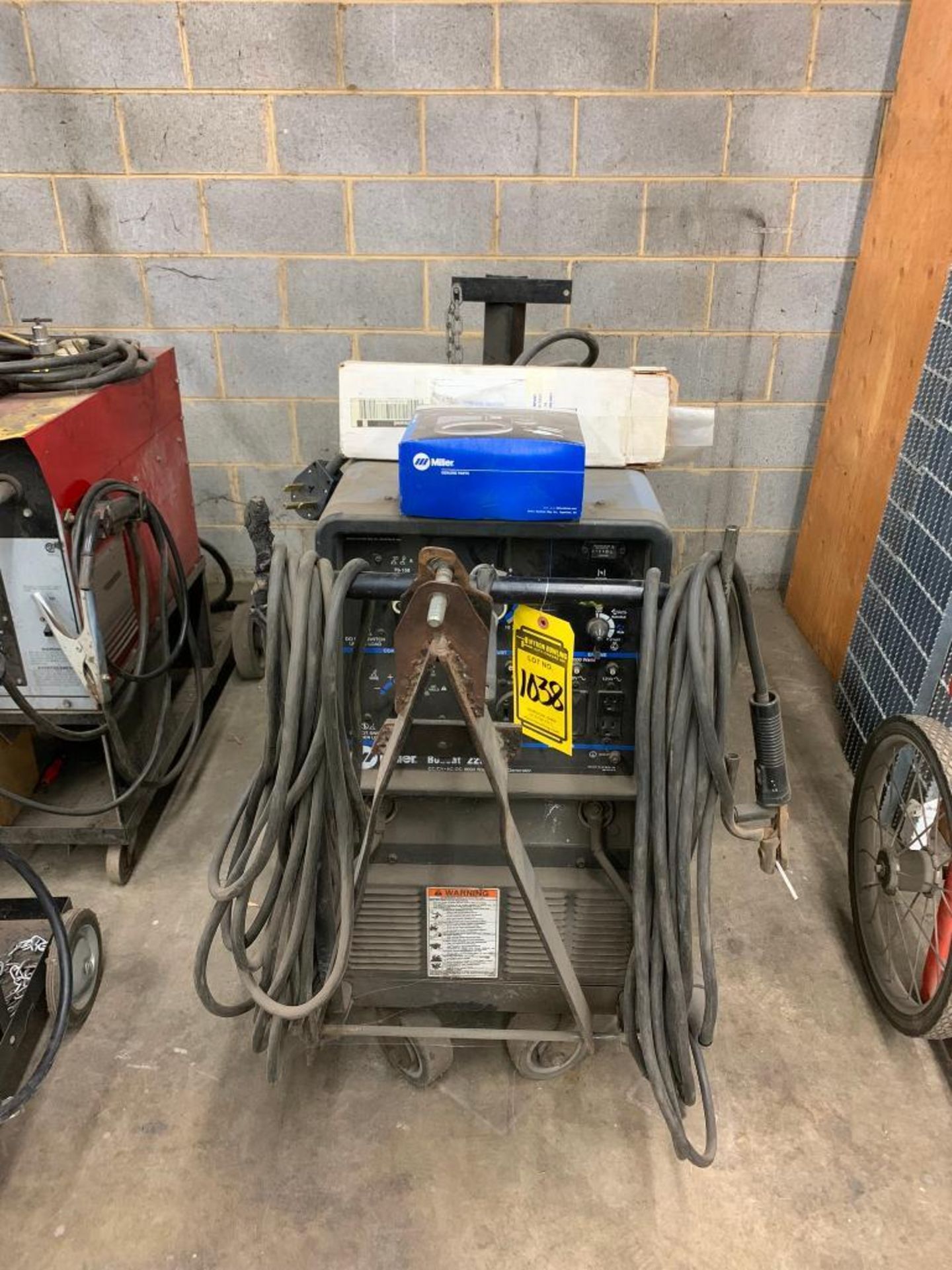 Miller Bobcat 225G Plus Welder/ Generator, 225 AMP CC CV AC/DC Welder, 8,000 Watt Generator, 195 Hou