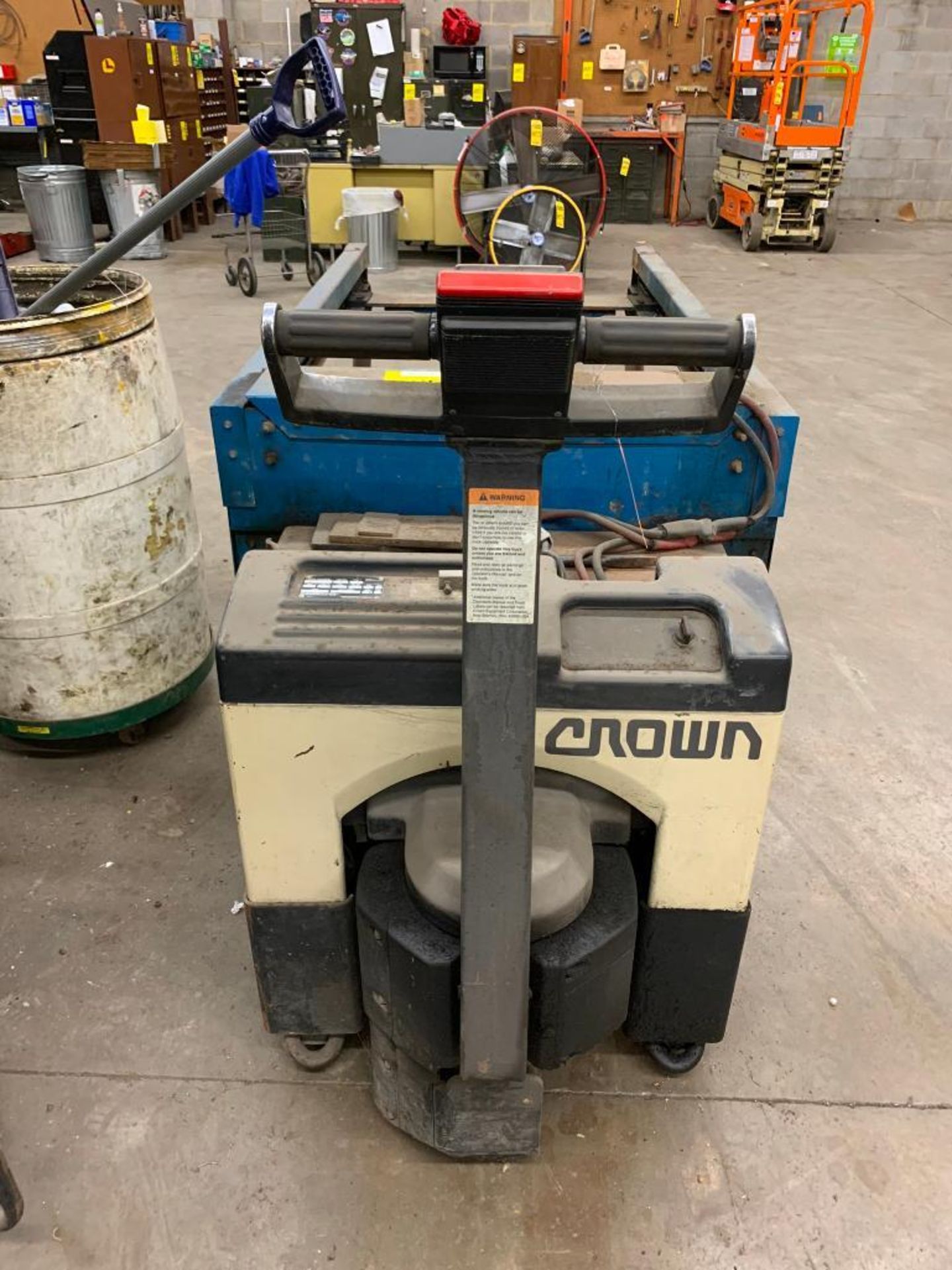 Crown Electric Pallet Jack, Model 40GPW-4-14, S/N 7A124114, 24 V, Truck Wt. w/o Battery: 831 Lb., Ba - Image 3 of 3