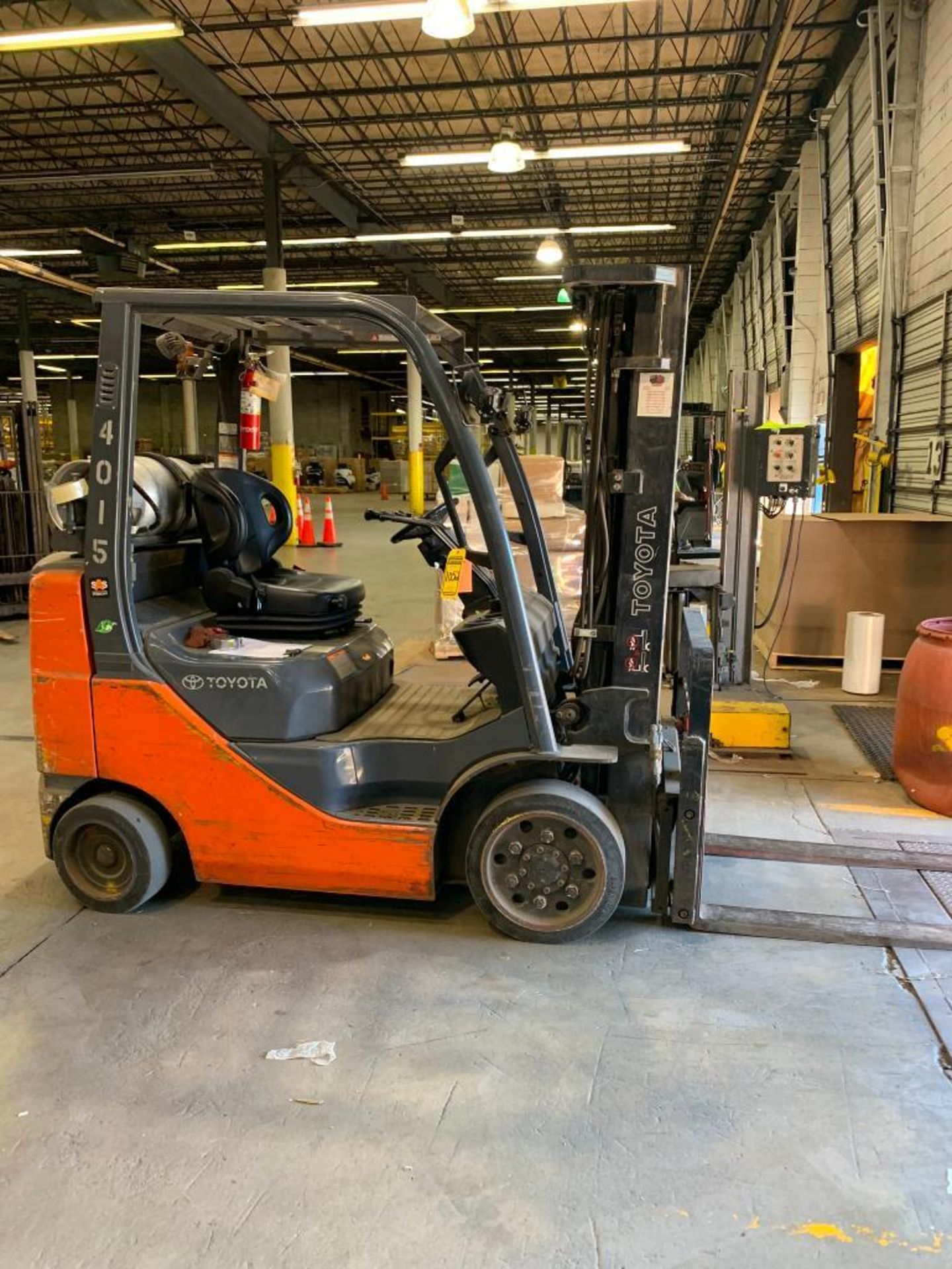 2015 Toyota Forklift, LPG, 5,000 lb. Cap., Model 8FGU25, S/N 71655, Solid Tires, 3-Stage Mast, Sides - Image 2 of 5