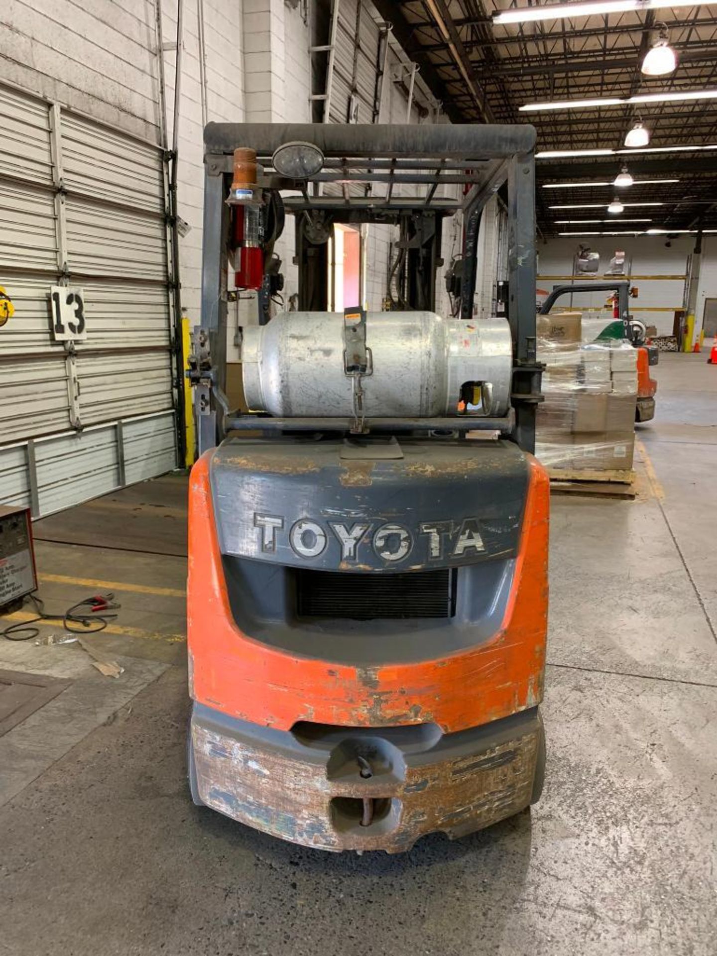 Toyota Forklift, LPG, 5,000 lb. Cap., Model 8FGU25, S/N 51917, 3-Stage Mast, Sideshift, Solid Tires, - Image 4 of 7