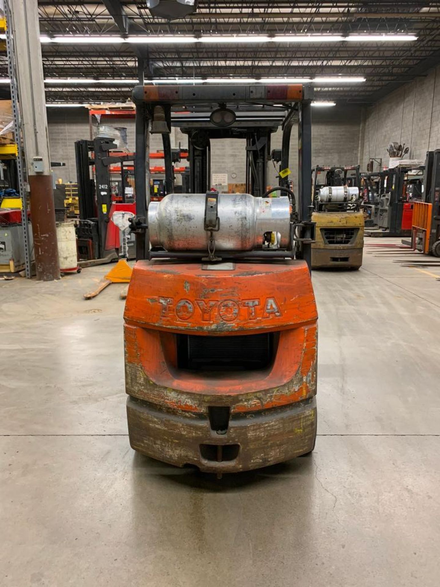 Toyota Forklift, LPG, 5,000 lb. Cap., Model 7FGCU25, S/N 04516, Solid Tires, 3-Stage Mast, Sideshift - Image 5 of 8