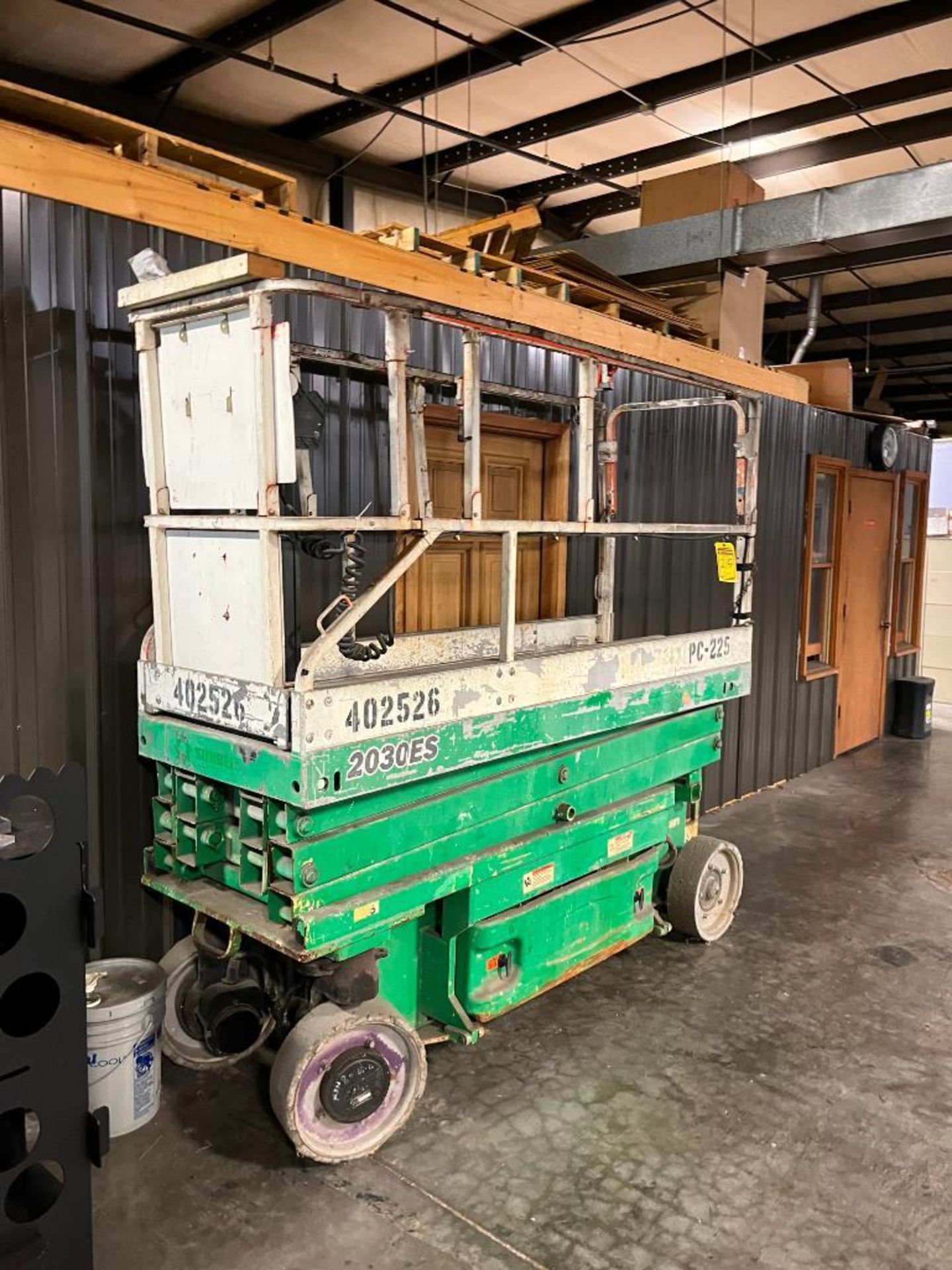 2005 JLG Scissor Lift, Solid Non-Marking Tires, 20' Height, 800 Lb. Max. Cap., Model 2030ES, S/N 020 - Image 2 of 2