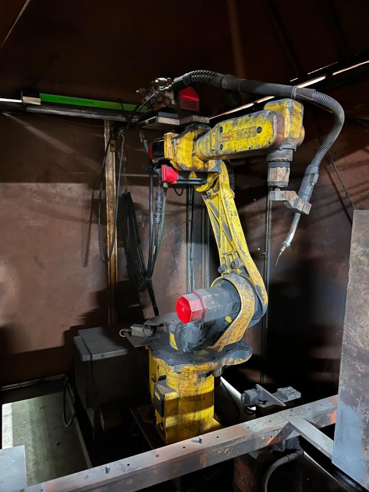 KC Robotics Welding Cell, 12' x 7' x 12', Fanuc M-6I Robotic Arm, Lincoln R350 Power Wave Welder, Mo - Image 2 of 4