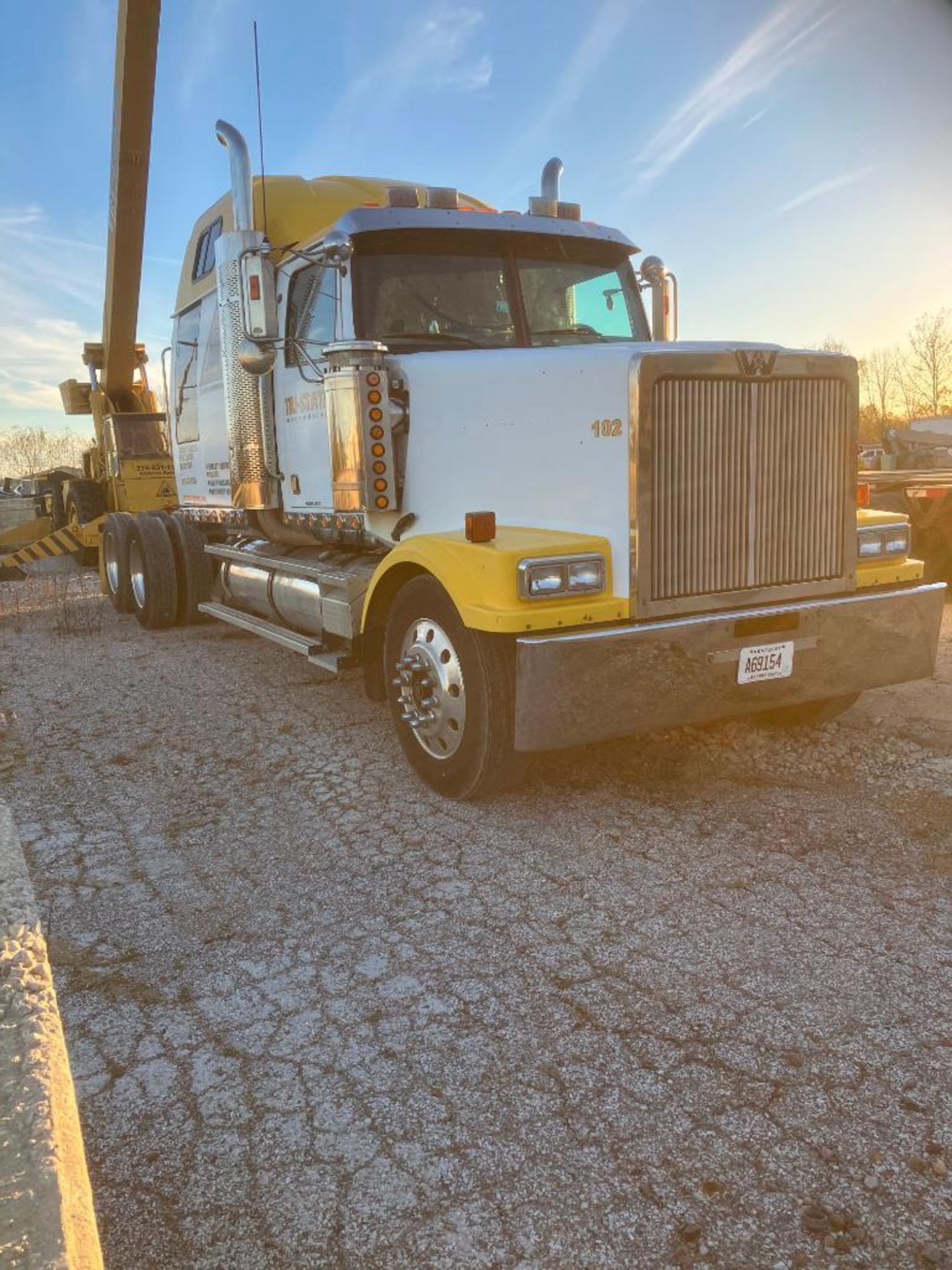 2002 Western Star Truck Tractor, Model WA1230 64T, Vin 2WKJAHAV42K J85618, Tandem Axle, Sleeper Cab, - Image 3 of 7