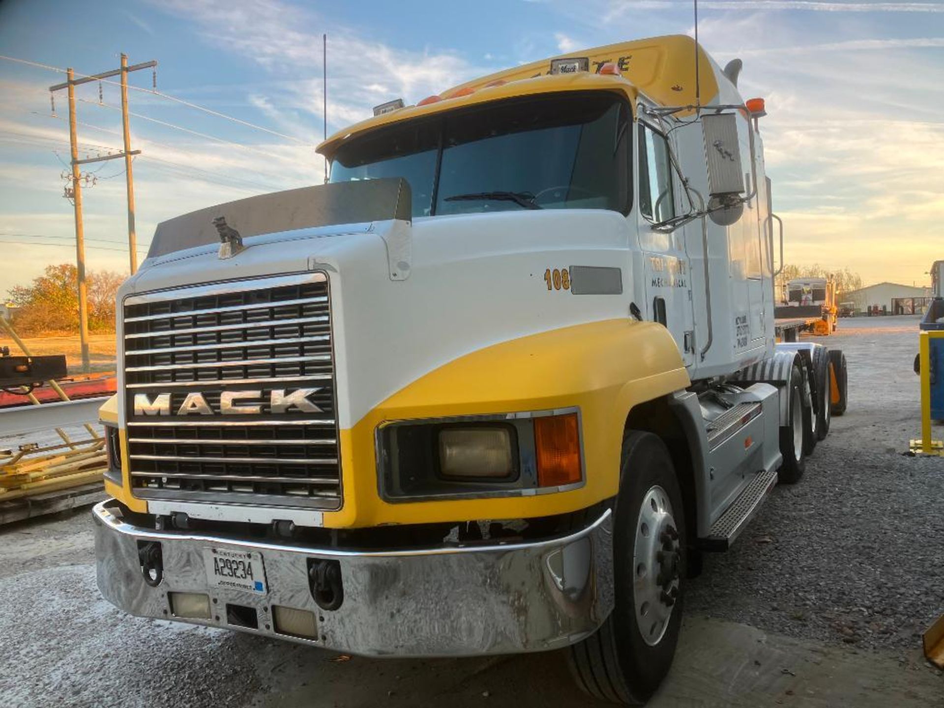 1991 Mack Truck Tractor, Vin 1M2AA14Y7MW014127, Model CH613, Tri-Axle, Sleeper Cab, Adjustable 5th W - Image 2 of 6