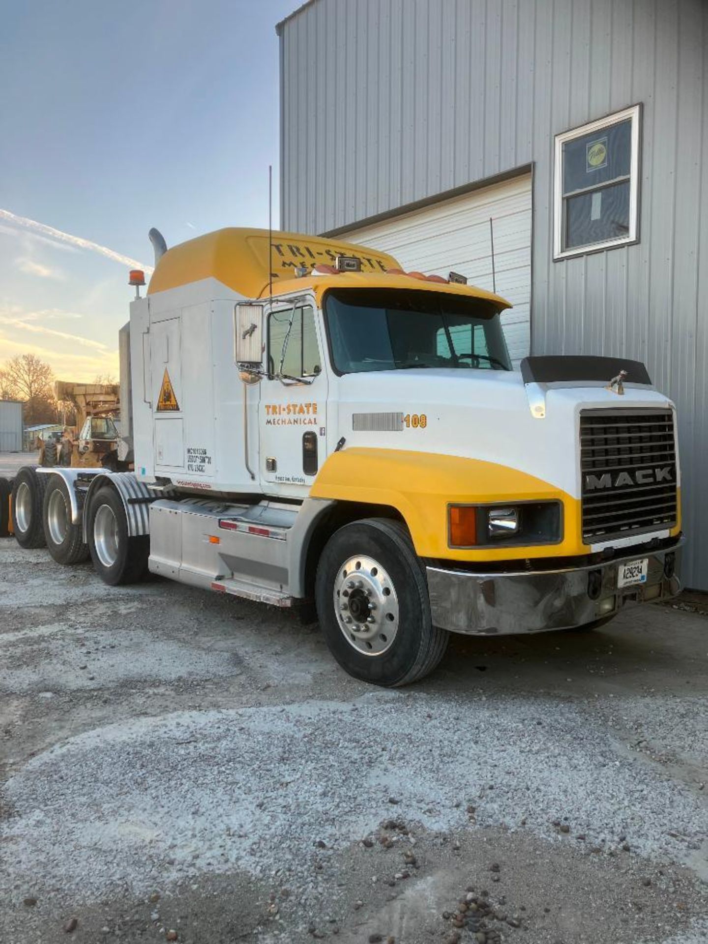 1991 Mack Truck Tractor, Vin 1M2AA14Y7MW014127, Model CH613, Tri-Axle, Sleeper Cab, Adjustable 5th W - Image 3 of 6