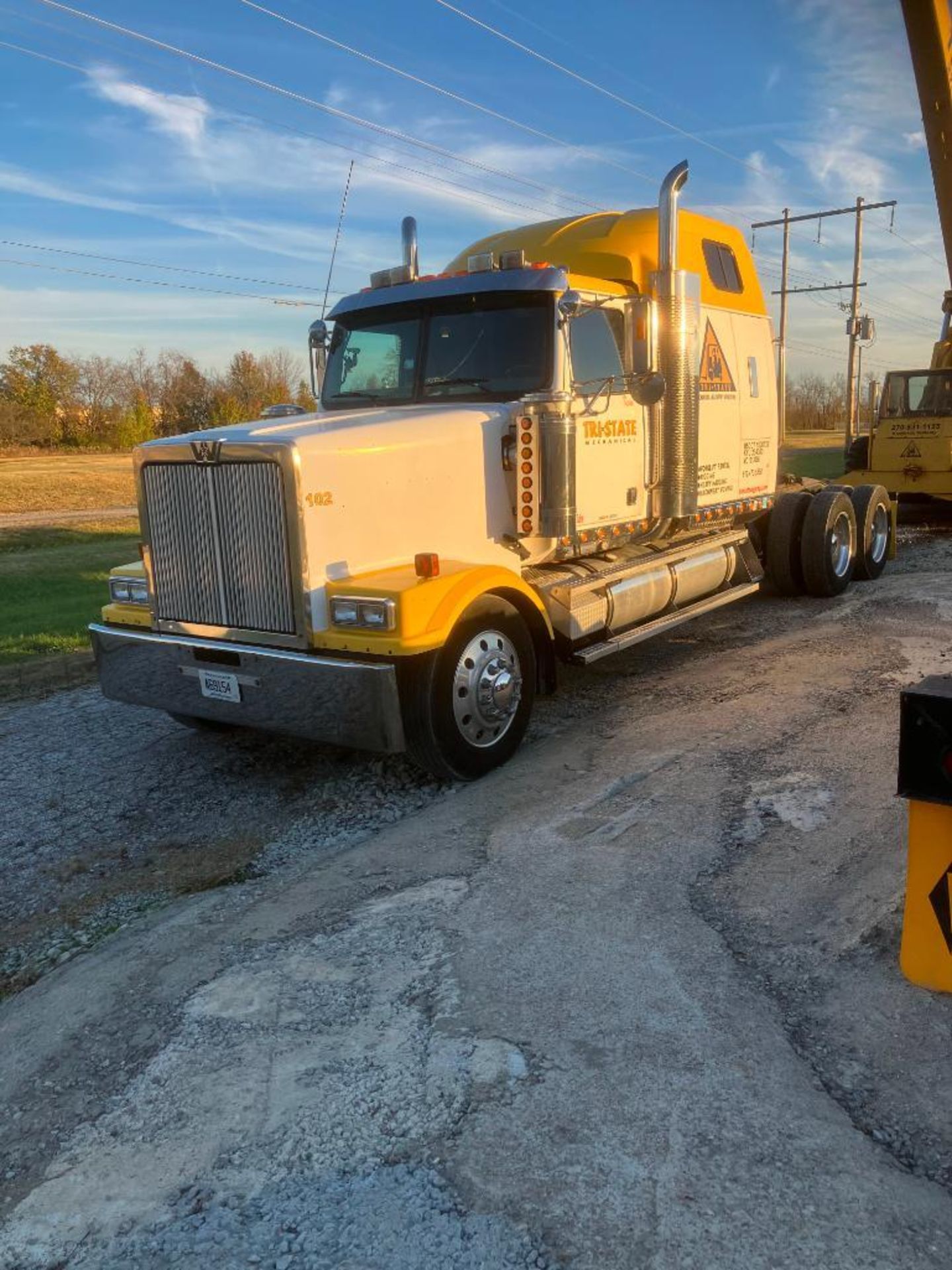 2002 Western Star Truck Tractor, Model WA1230 64T, Vin 2WKJAHAV42K J85618, Tandem Axle, Sleeper Cab, - Image 2 of 7