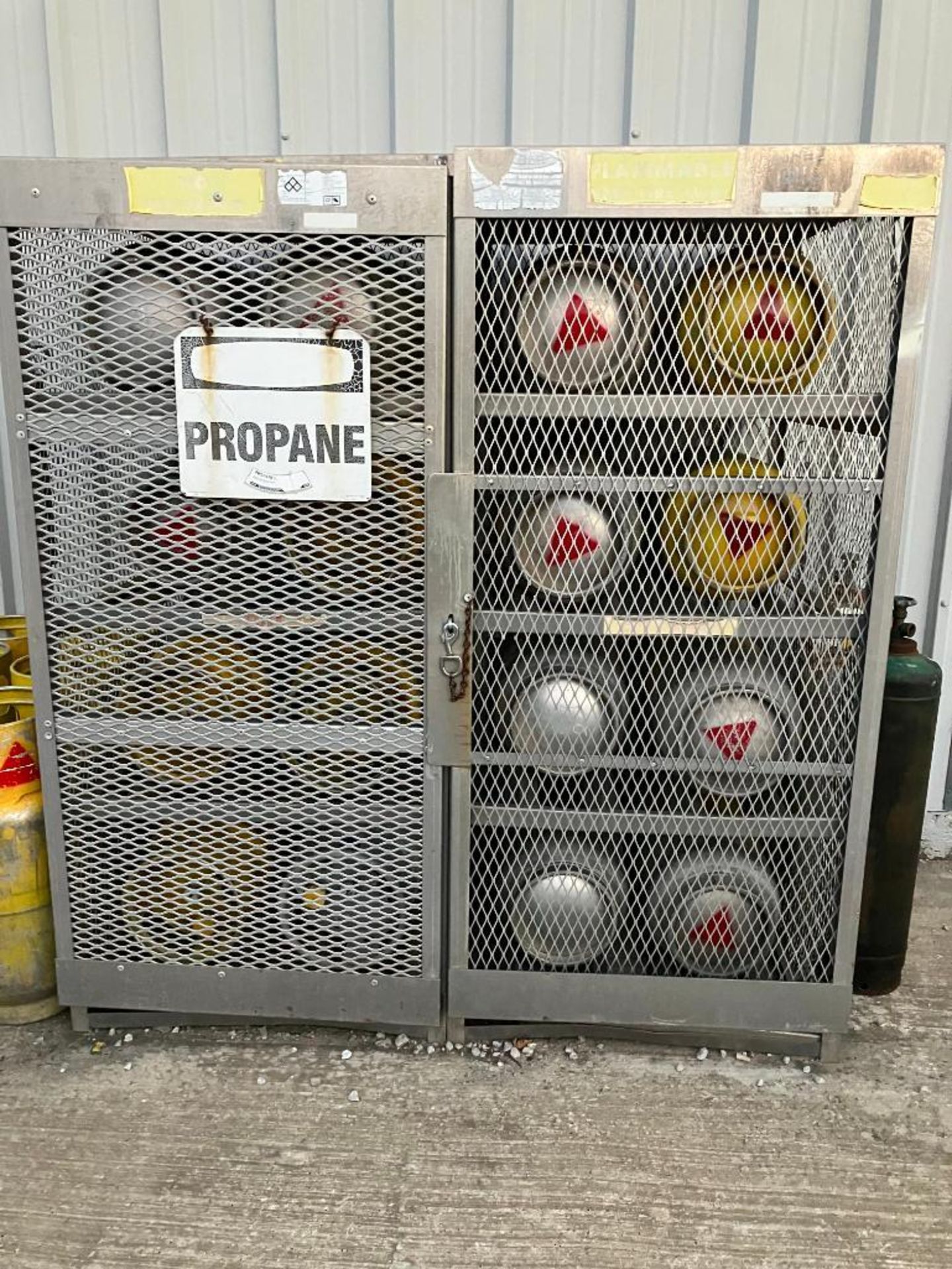 Propane Storage Cage w/ (16) Propane Tank Storage Capacity (Tanks Included)