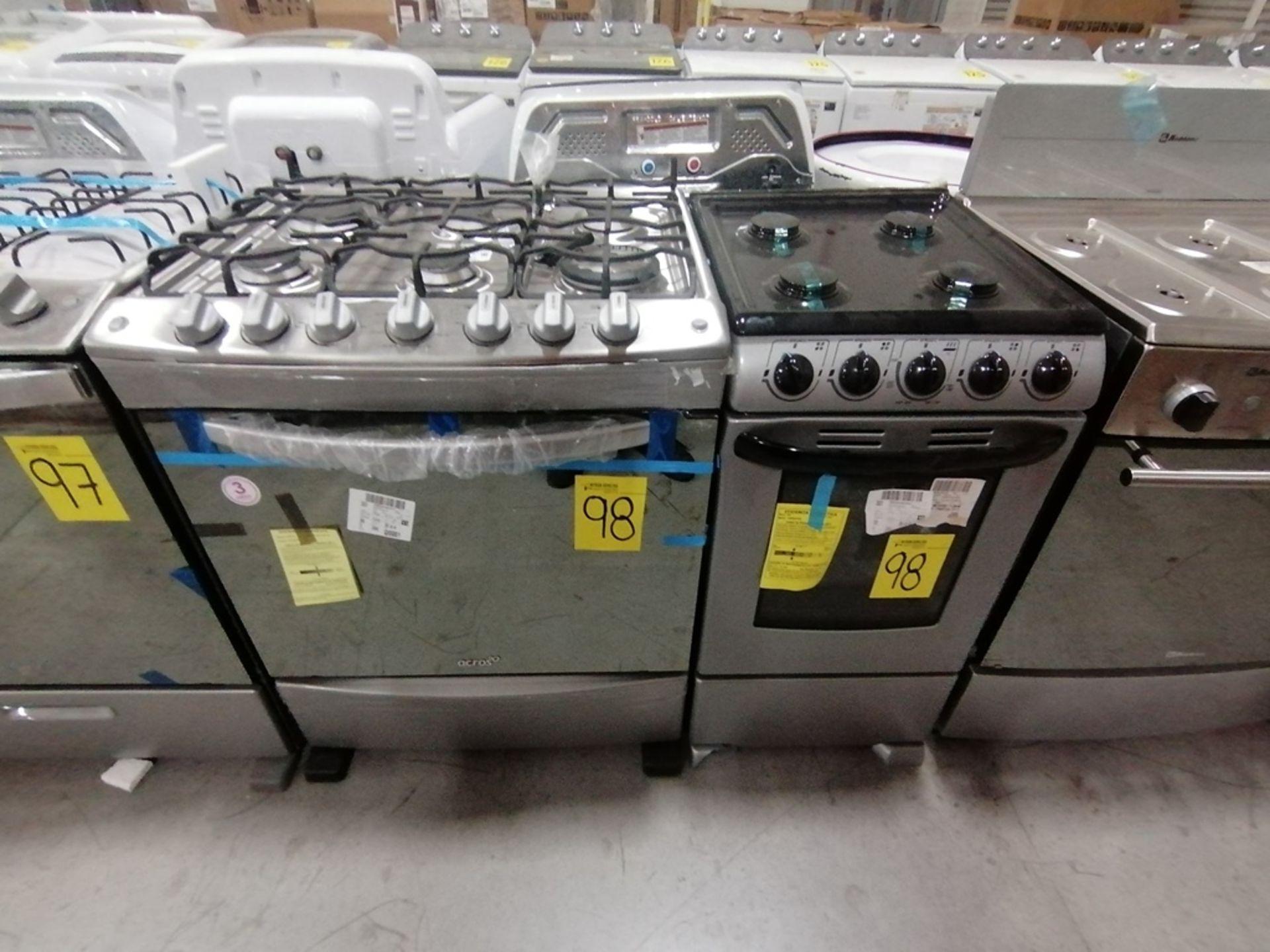 Lote de 2 Estufas contiene: 1 Estufa de 6 Quemadores, Marca Whirlpool, Modelo AF6423D00, Serie VEA3 - Image 7 of 9