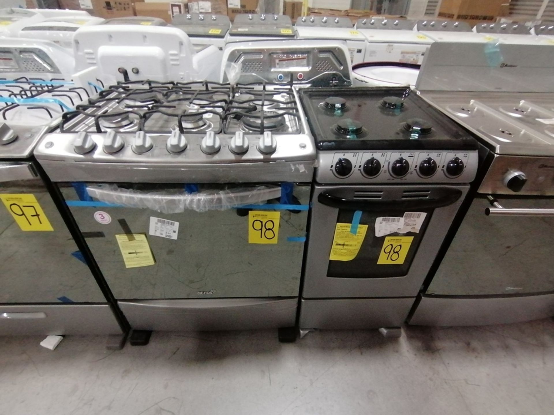 Lote de 2 Estufas contiene: 1 Estufa de 6 Quemadores, Marca Whirlpool, Modelo AF6423D00, Serie VEA3 - Image 3 of 9