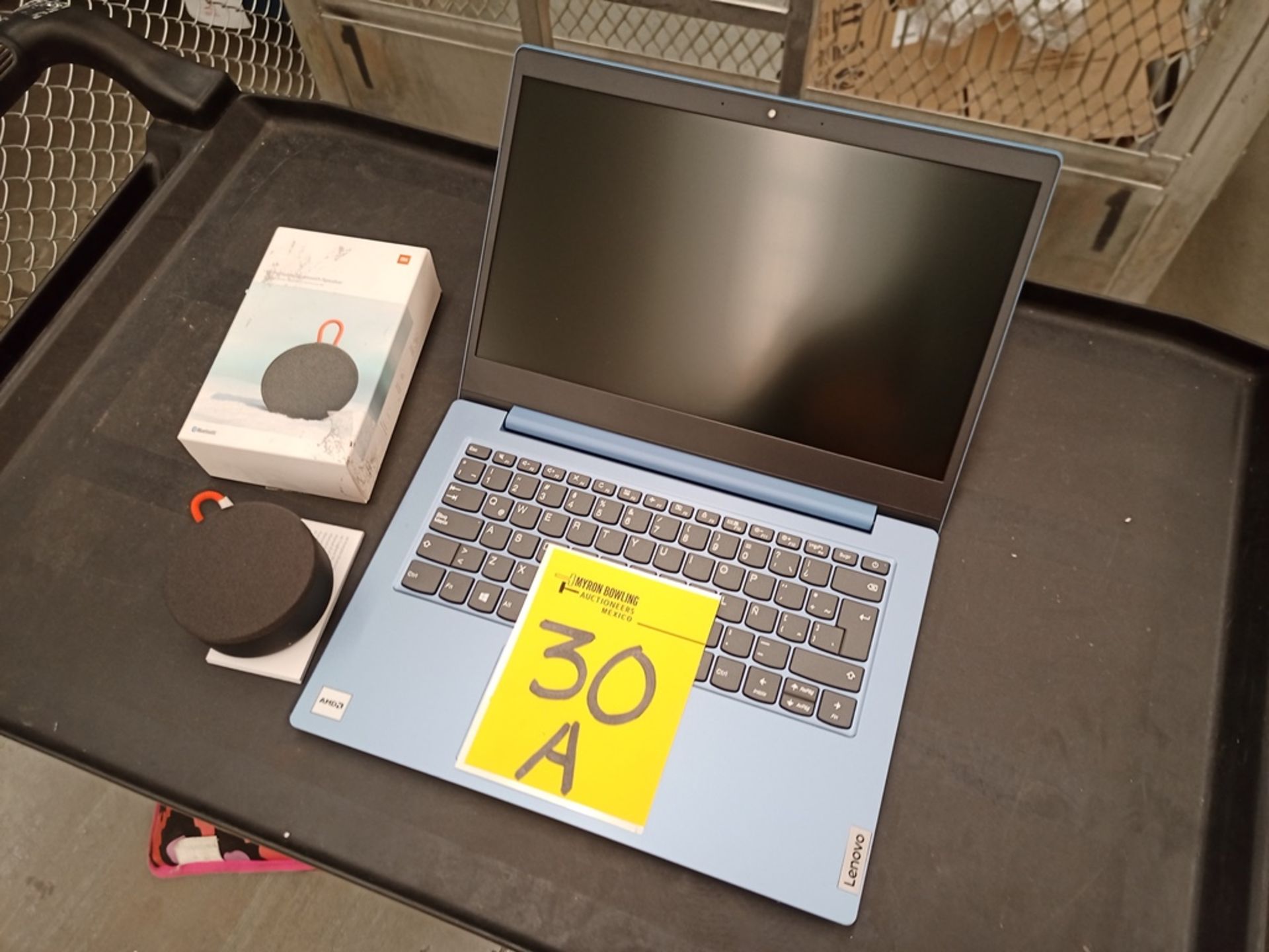 1 Computadora Tipo Lap Top Marca Lenovo Color azul, Procesador AMD 3020, Memoria RAM 4GB, HDD 64GB, - Image 6 of 13