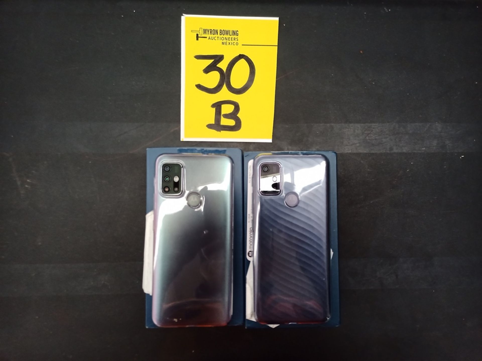 Lote de 2 celulares, contiene 1 Celular marca Motorola, Modelo Moto G 30, 4 + 128 GB, Color Dark Pe - Image 9 of 13