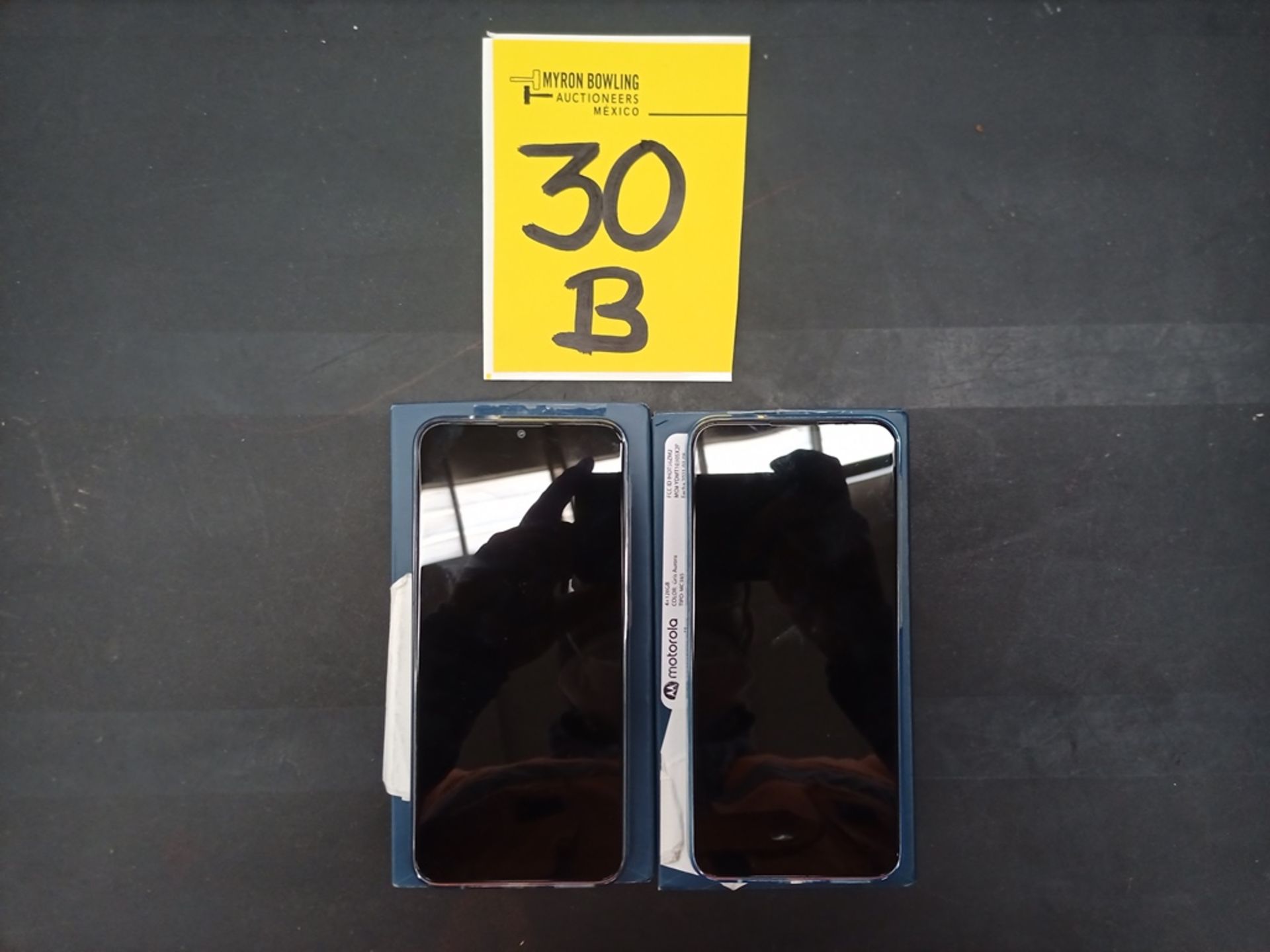 Lote de 2 celulares, contiene 1 Celular marca Motorola, Modelo Moto G 30, 4 + 128 GB, Color Dark Pe - Image 6 of 13