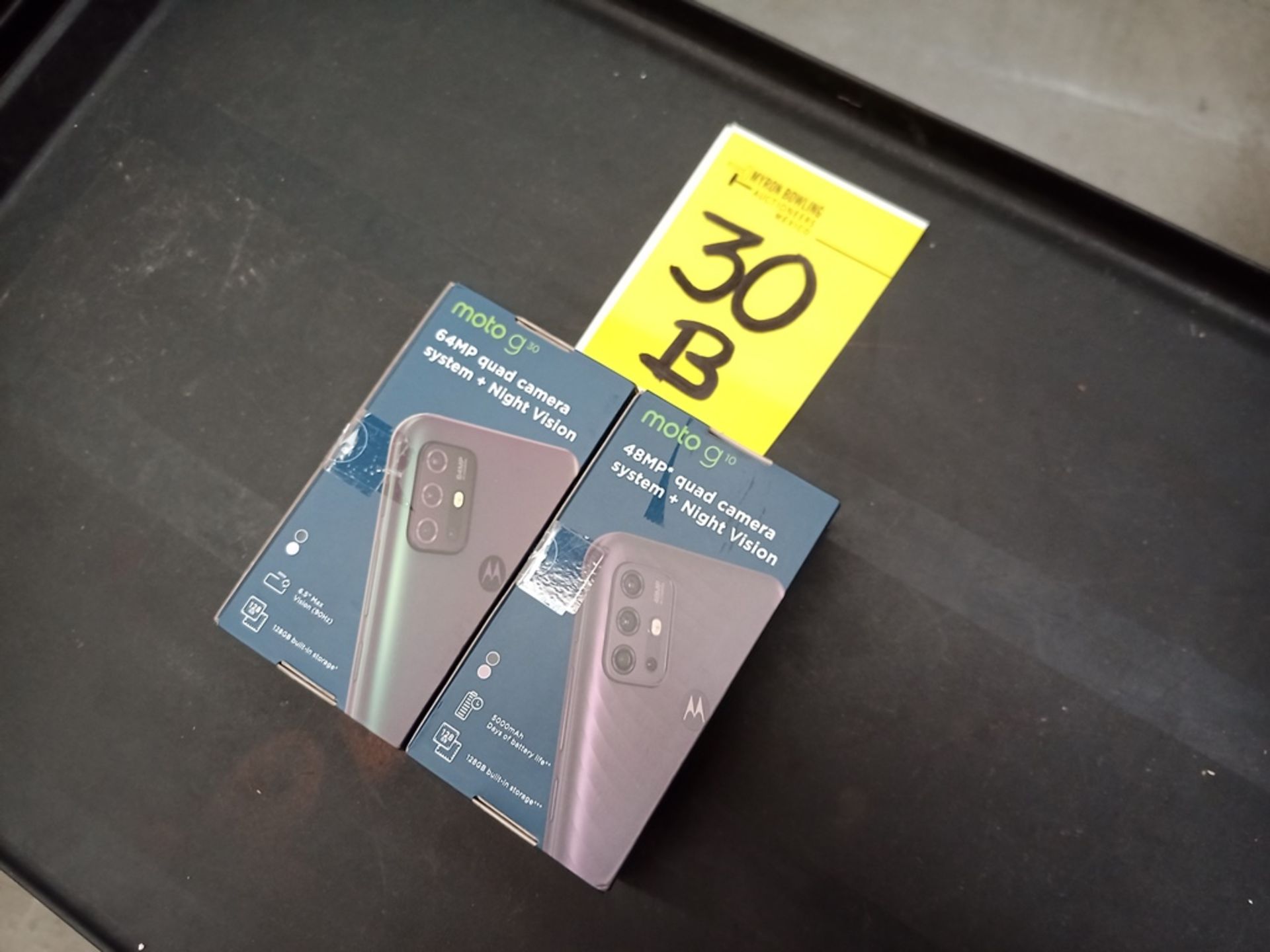 Lote de 2 celulares, contiene 1 Celular marca Motorola, Modelo Moto G 30, 4 + 128 GB, Color Dark Pe - Image 4 of 13