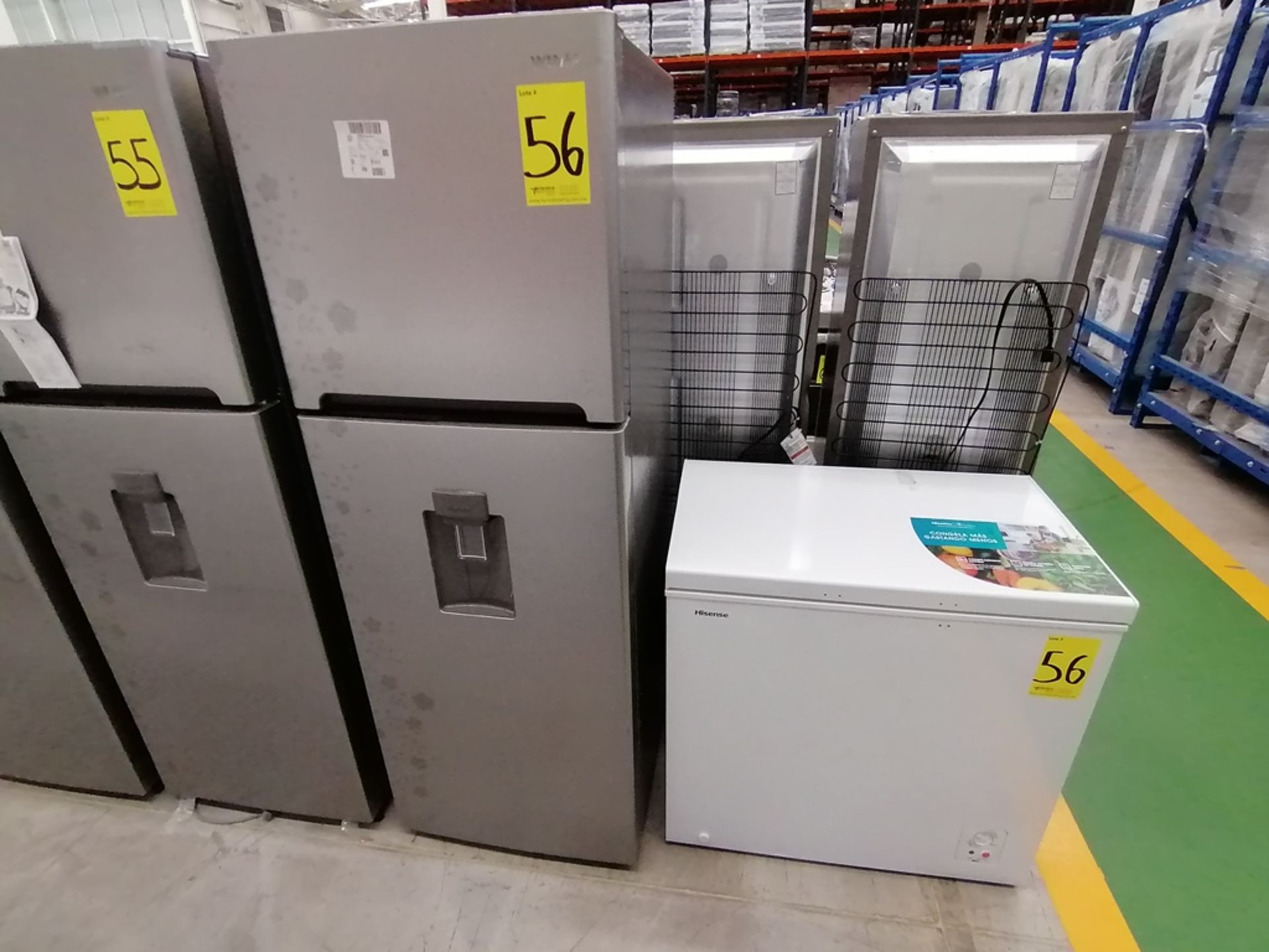 Lote de 2 refrigeradores incluye: 1 Refrigerador con dispensador de agua, Marca Winia, Modelo DFR40 - Image 11 of 17